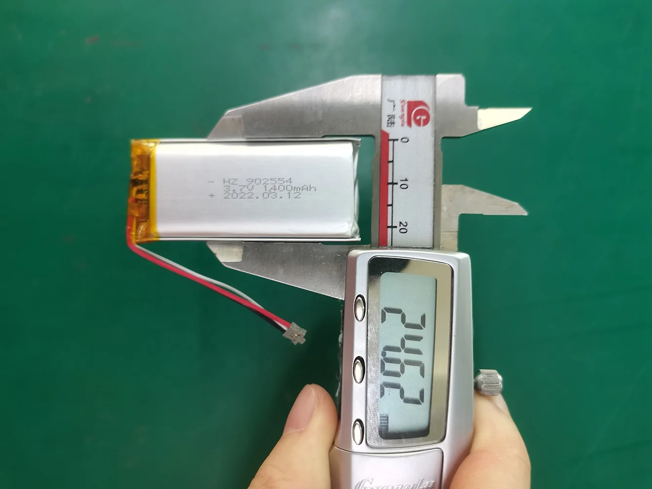 Factory price 902554 902555 3.7V 1400mAh rechargeable lithium polymer battery for smart device