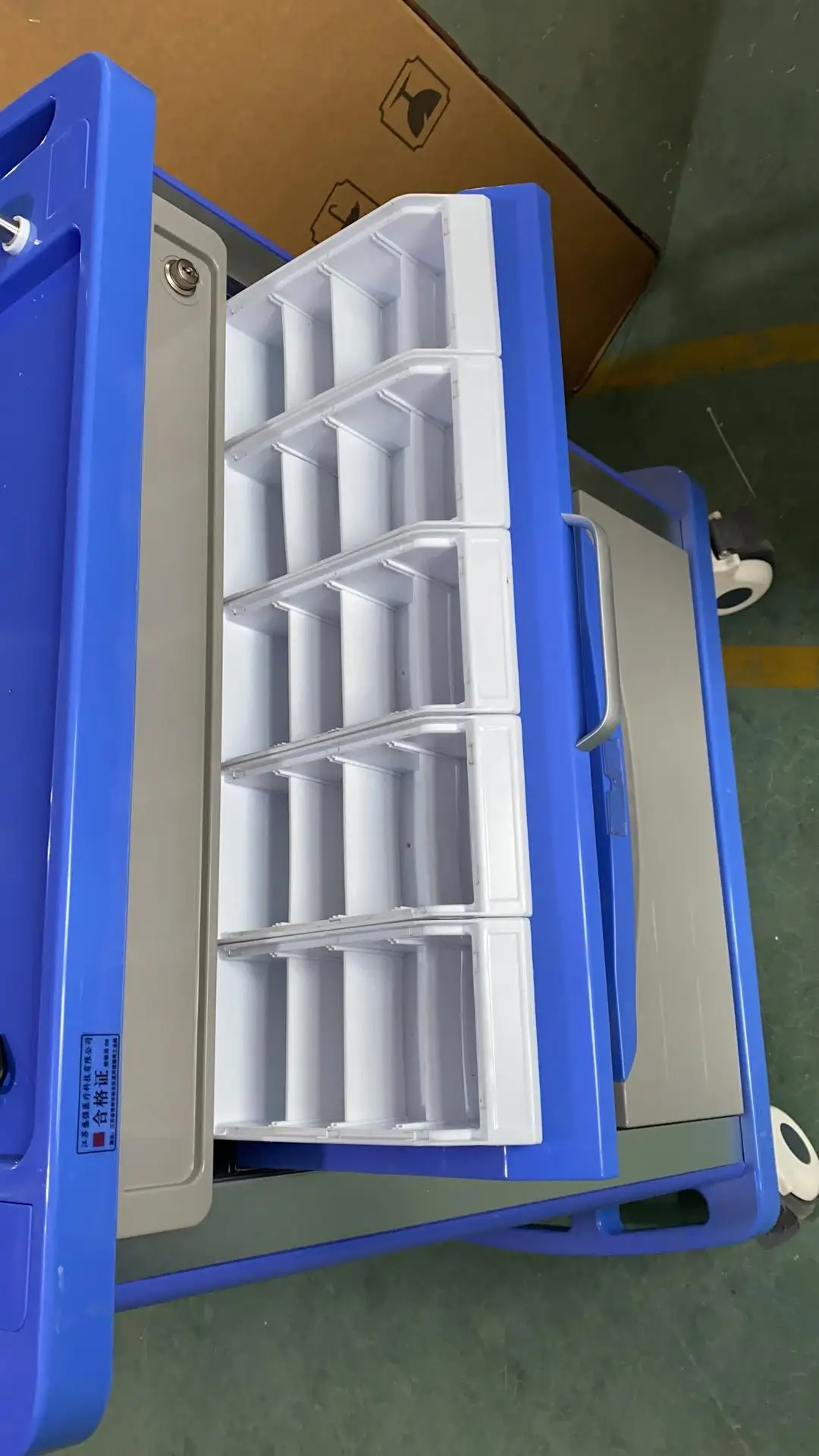 Многофункциональная мобильная медицинская тележка для скорой медицинской помощи