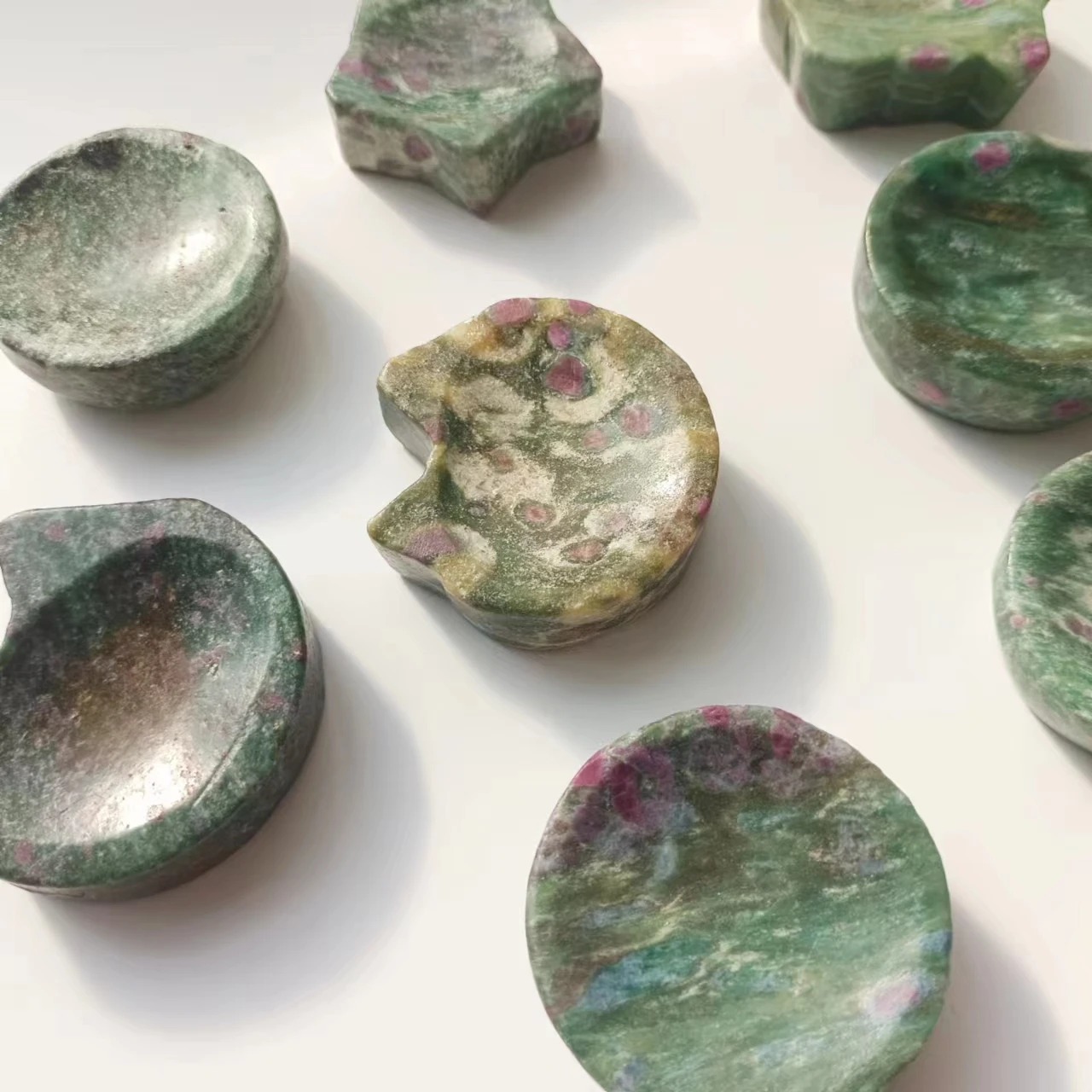 Most popular in 2023 natural crystal ruby fuchsite crystal bowl hand-carved polished gem crafts home demagnetizing ashtray