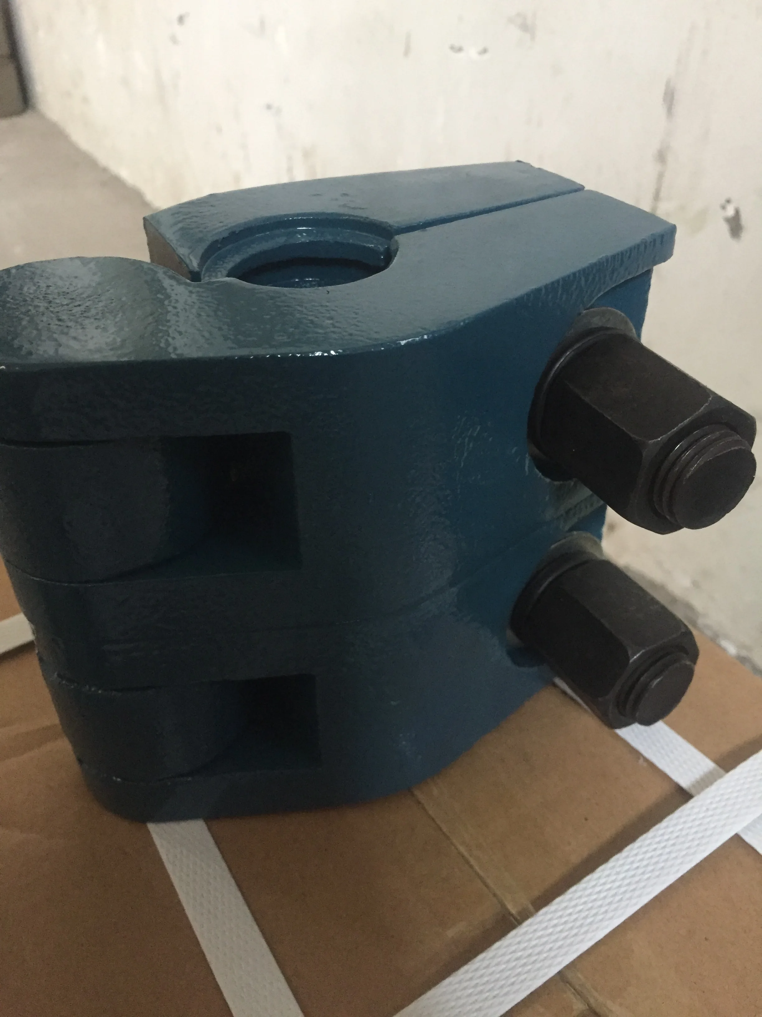 API polished rod clip clamp for oil