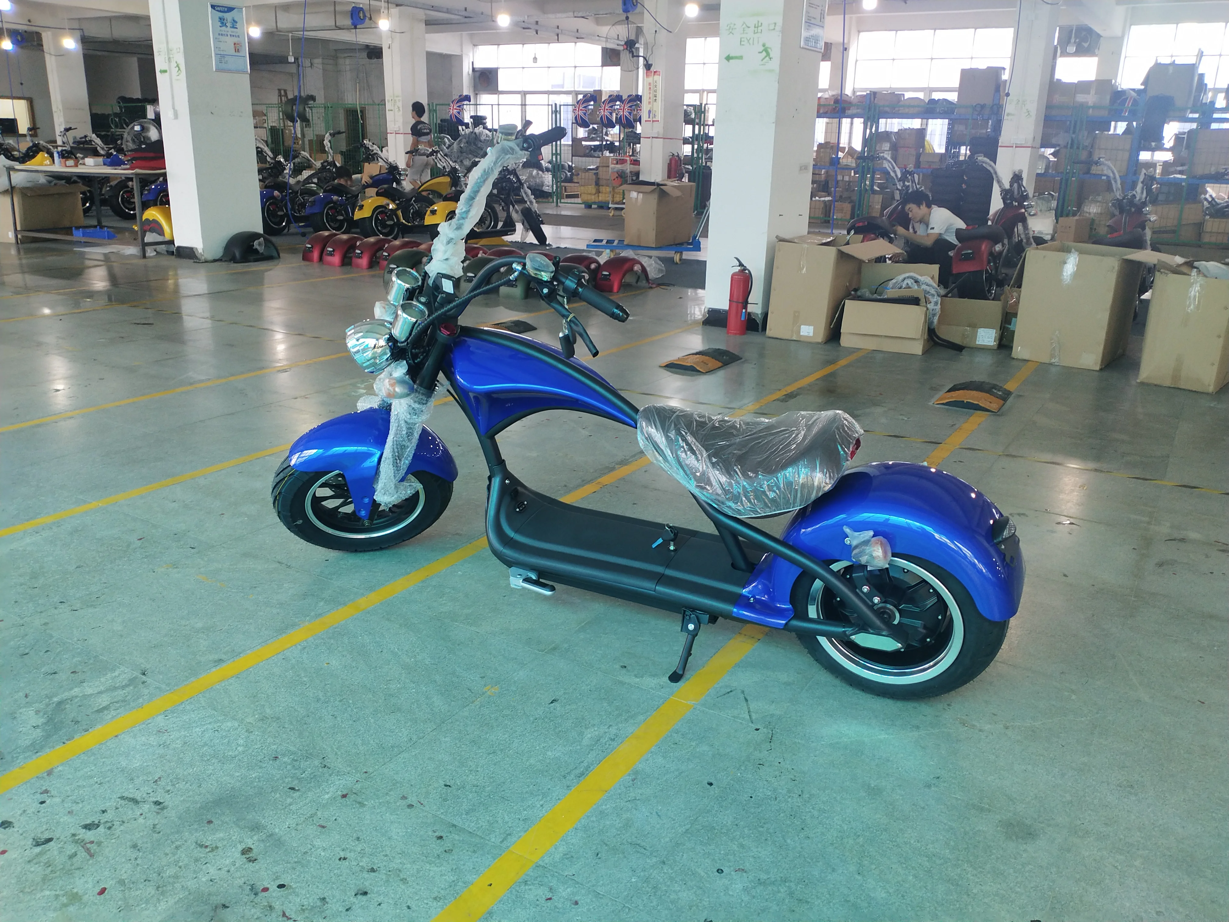 High performance customized European warehouse chopper electric scooter citycoco 2000w