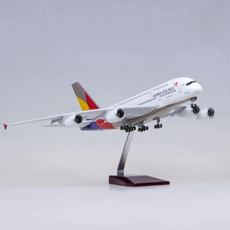 2024 NEW TOY A116 LED Flashing Large Scale 1:150 47cm A380 Asiana Airline Light Resin Aircraft Models with Wheels business gift