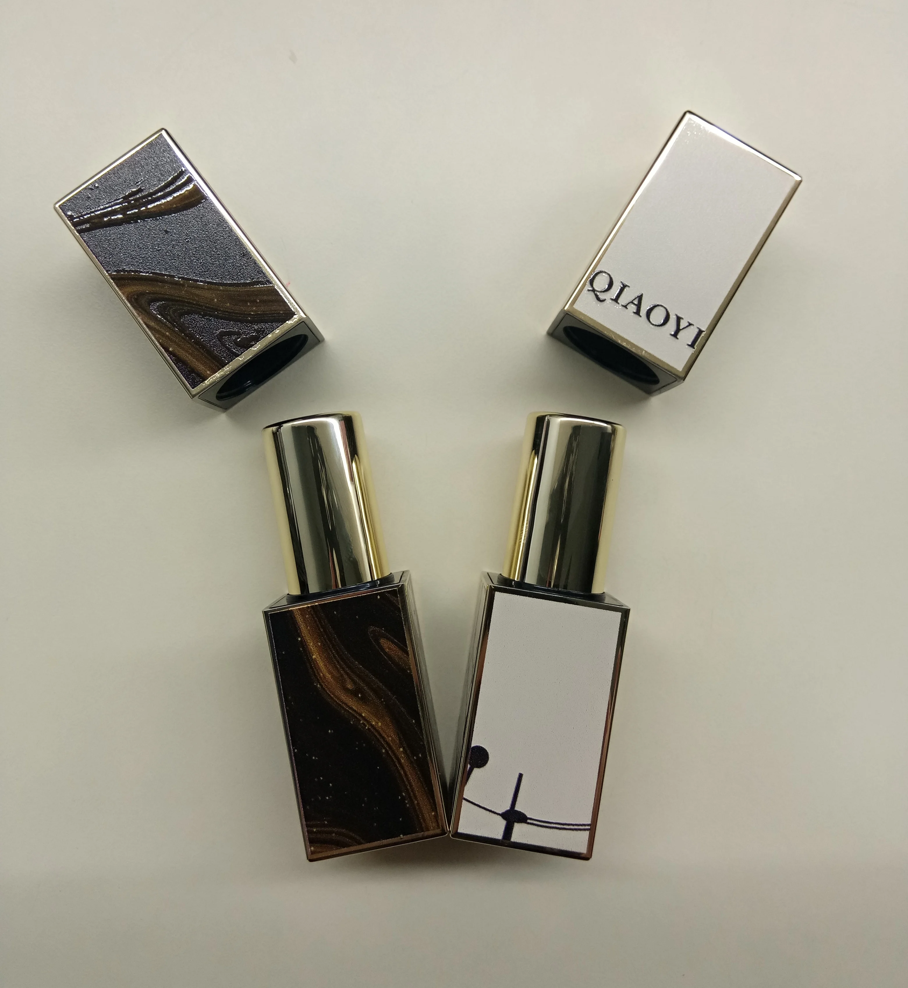 Wholesale Luxury Magnetic Empty lipstick packaging tube Gold Color Do Your Own Brand Lipstick Container Package