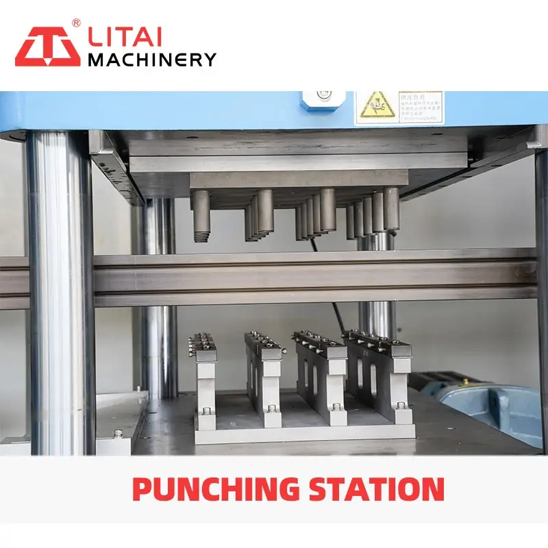 Полностью автоматический пластиковый лоток 2 в 1/3 в 1/4 в 1 Вакуумный и термоформовочный станок с пробивкой