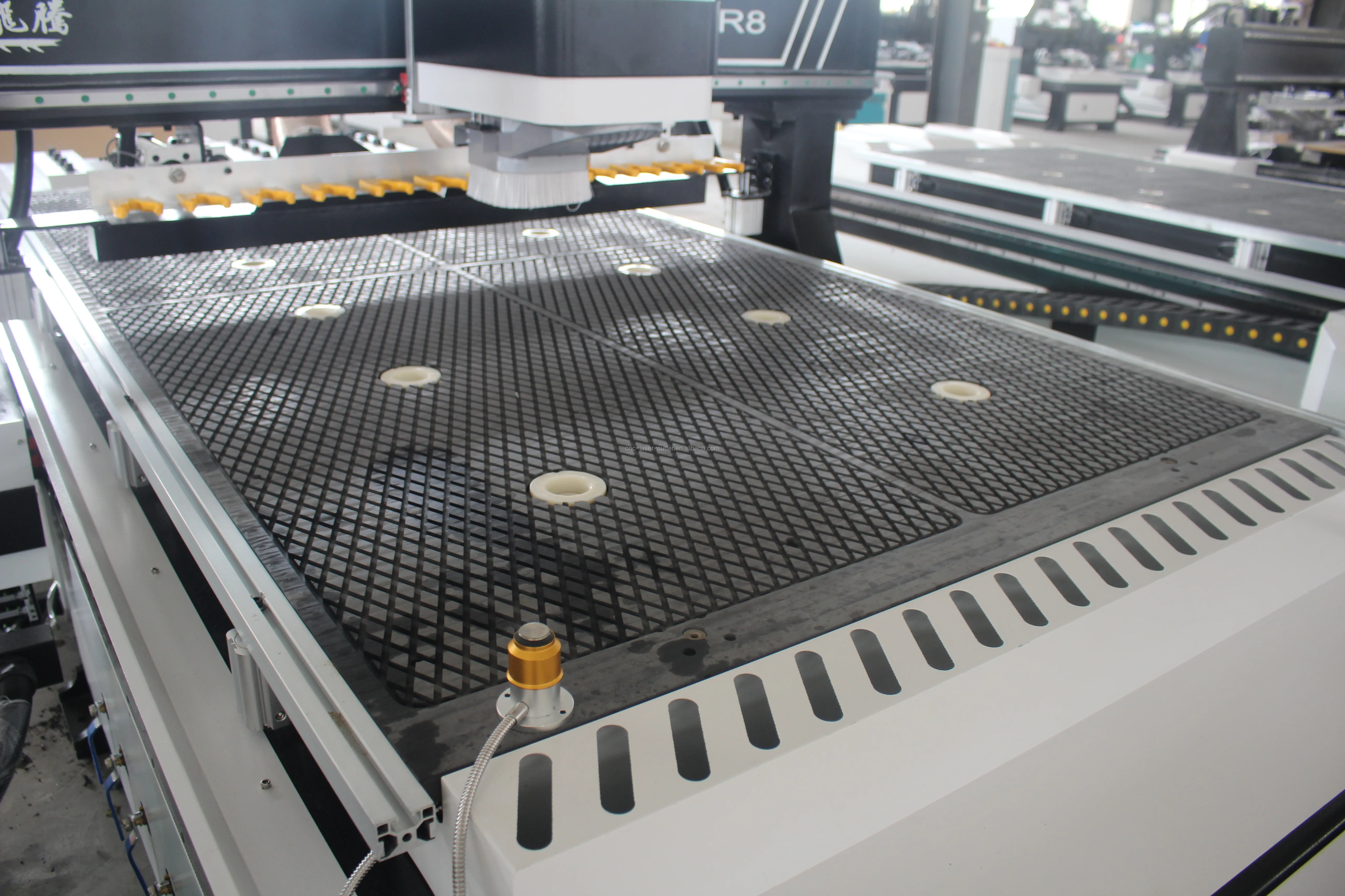 Деревообрабатывающий фрезерный станок с ЧПУ для рекламной