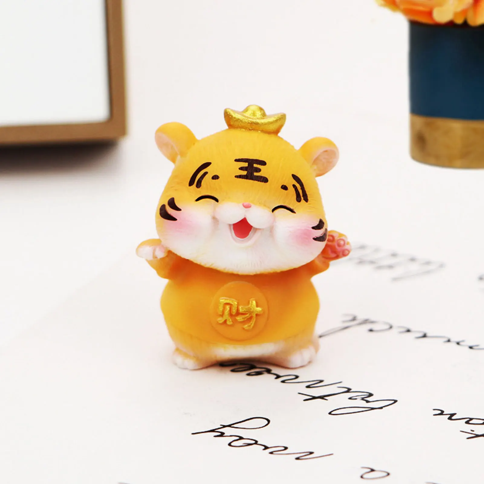 2022 Chinesr New Year Resin Tiger Mascot Happy New Year Mini Tiger Good Luck Ornament for Home Office Car Decoration