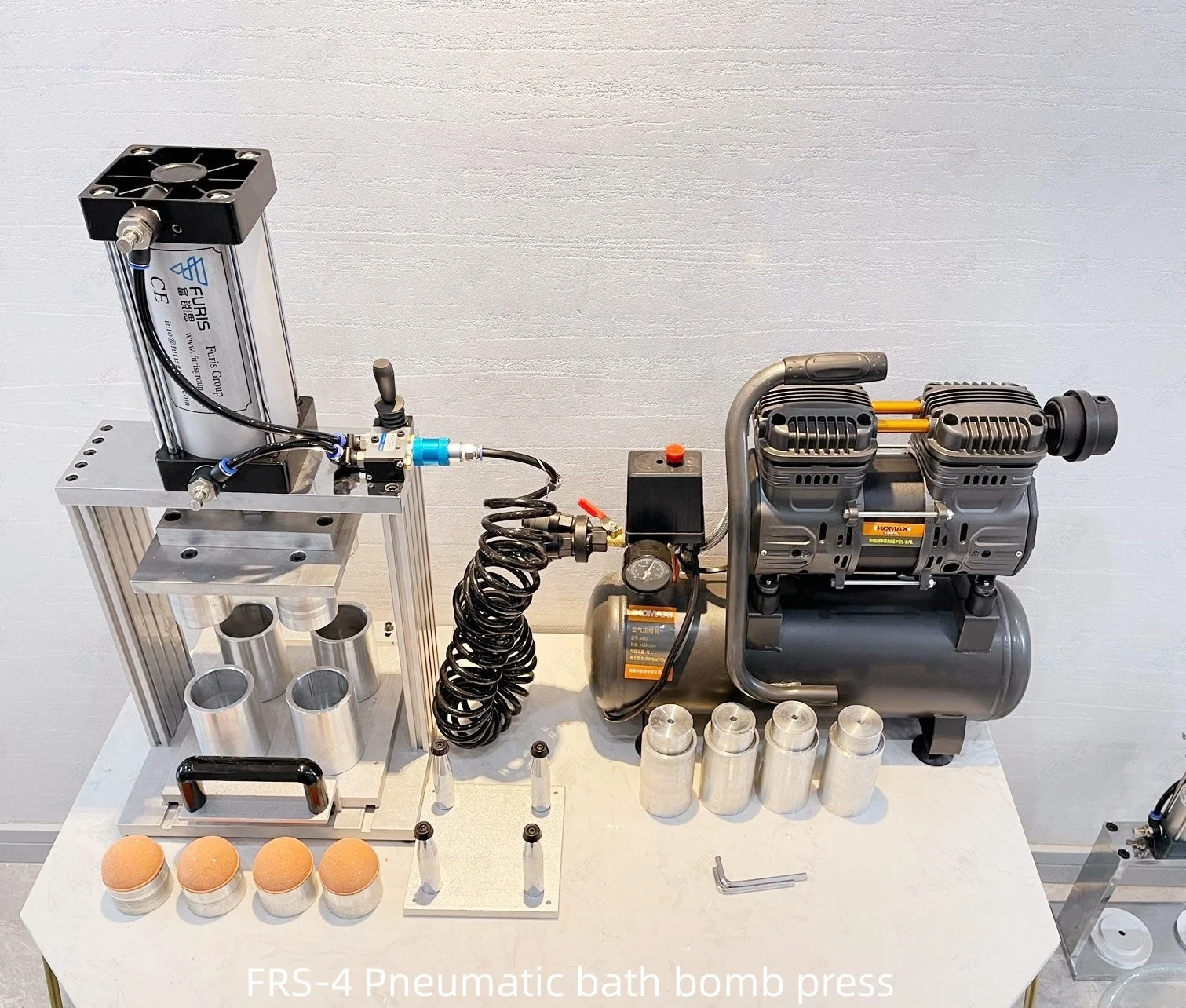 2023 China Factory Mini Rainbow Bath Bomb Salt Balls Making Machine Donuts Soap Ball Spa Oil Hand Press for Wet Powder supplier