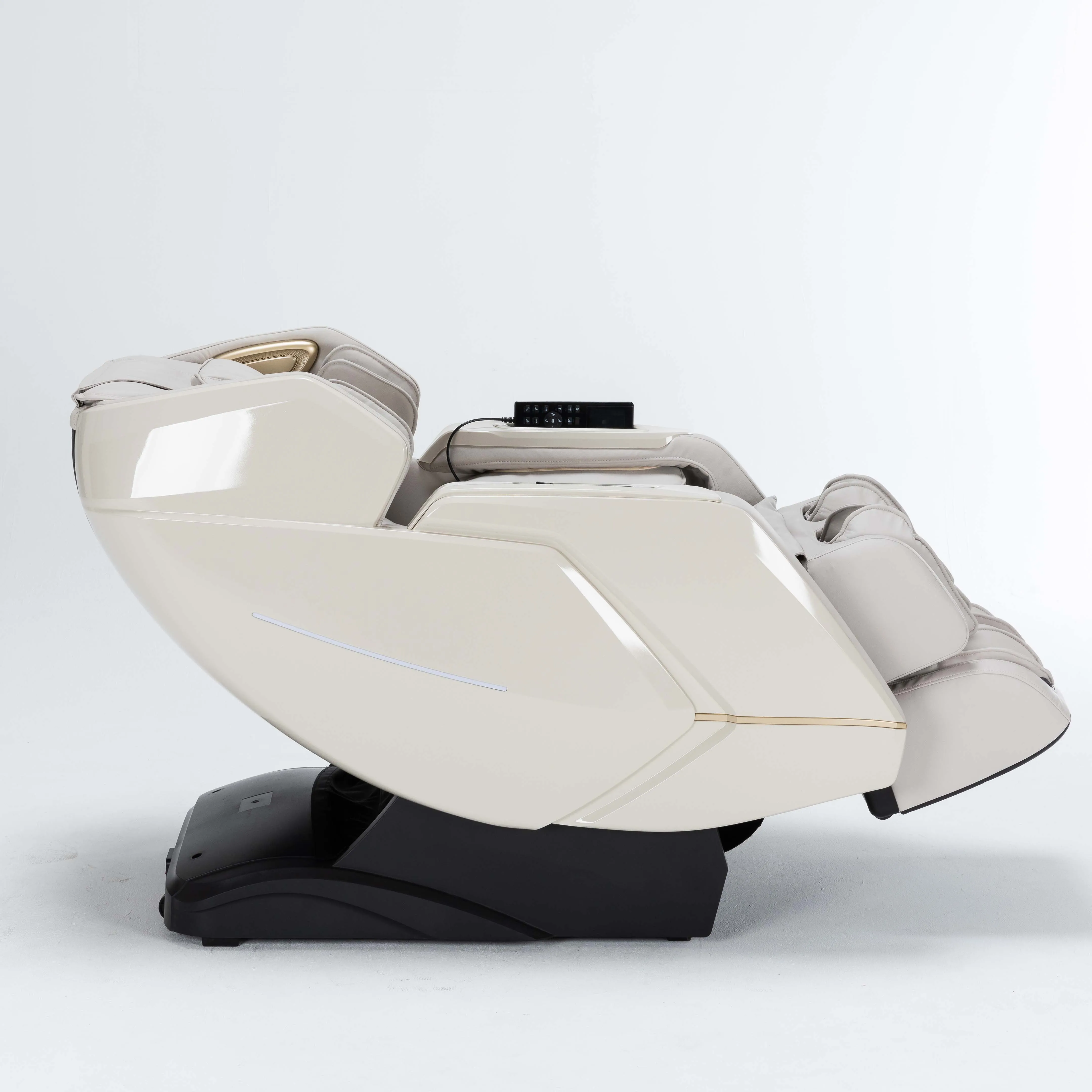 GESS Electric 3D Zero Gravity Massage Chair with Full Body Airbags wrap
