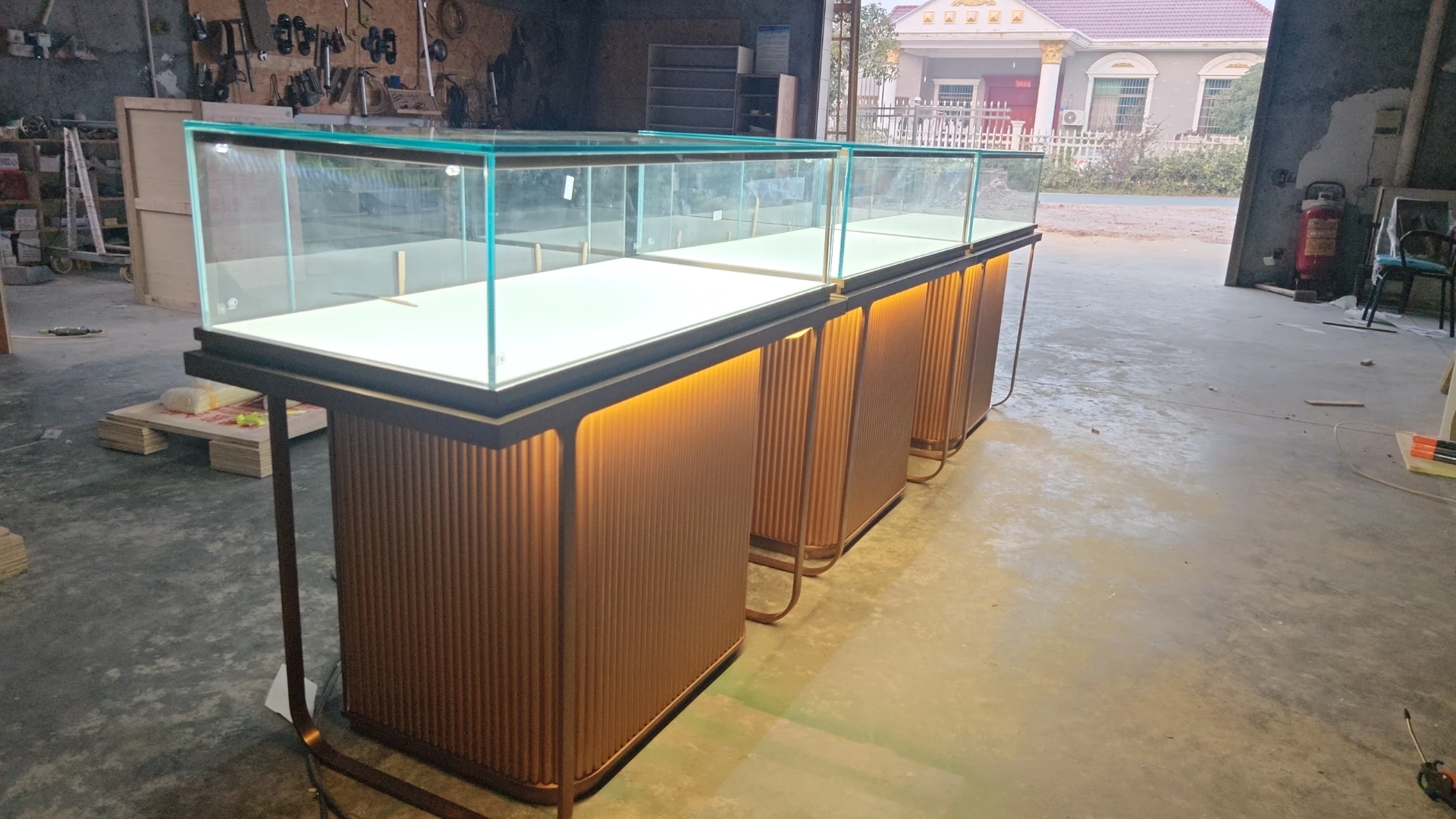 Luxury Metal and MDF Jewelry Showcase Display Table Top with LED Lights for Store Shopping Mall Furniture