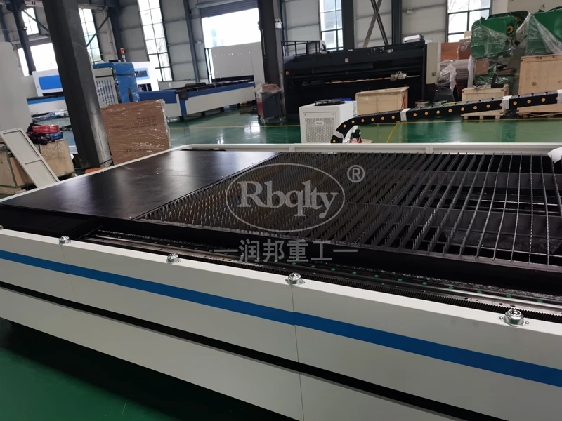  Новый тип 1530 CNC Нержавеющая листовая металлическая волоконная лазерная резка