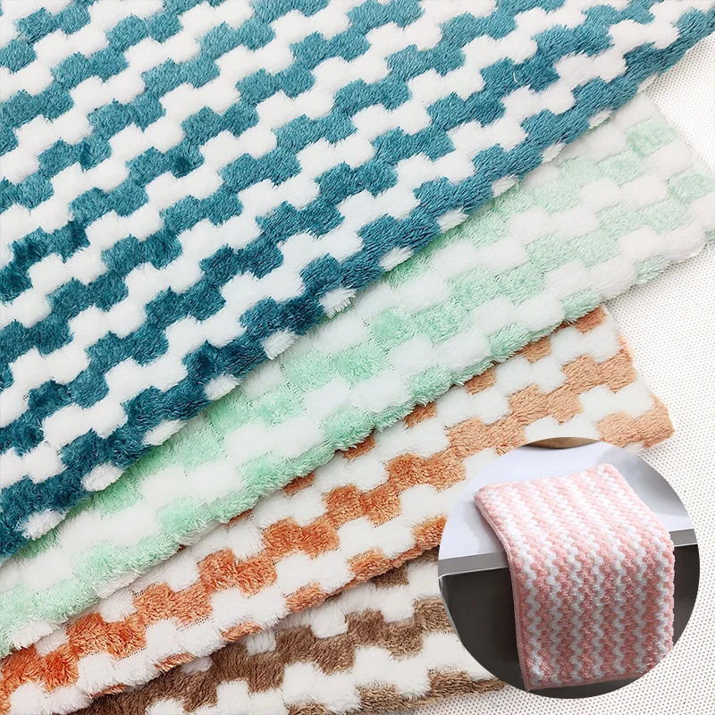 China Custom Throw Pillow, Baby Use Soft Blanket Thick Polyester Knit Thickened Shaggy Printed Flannel Fabric/