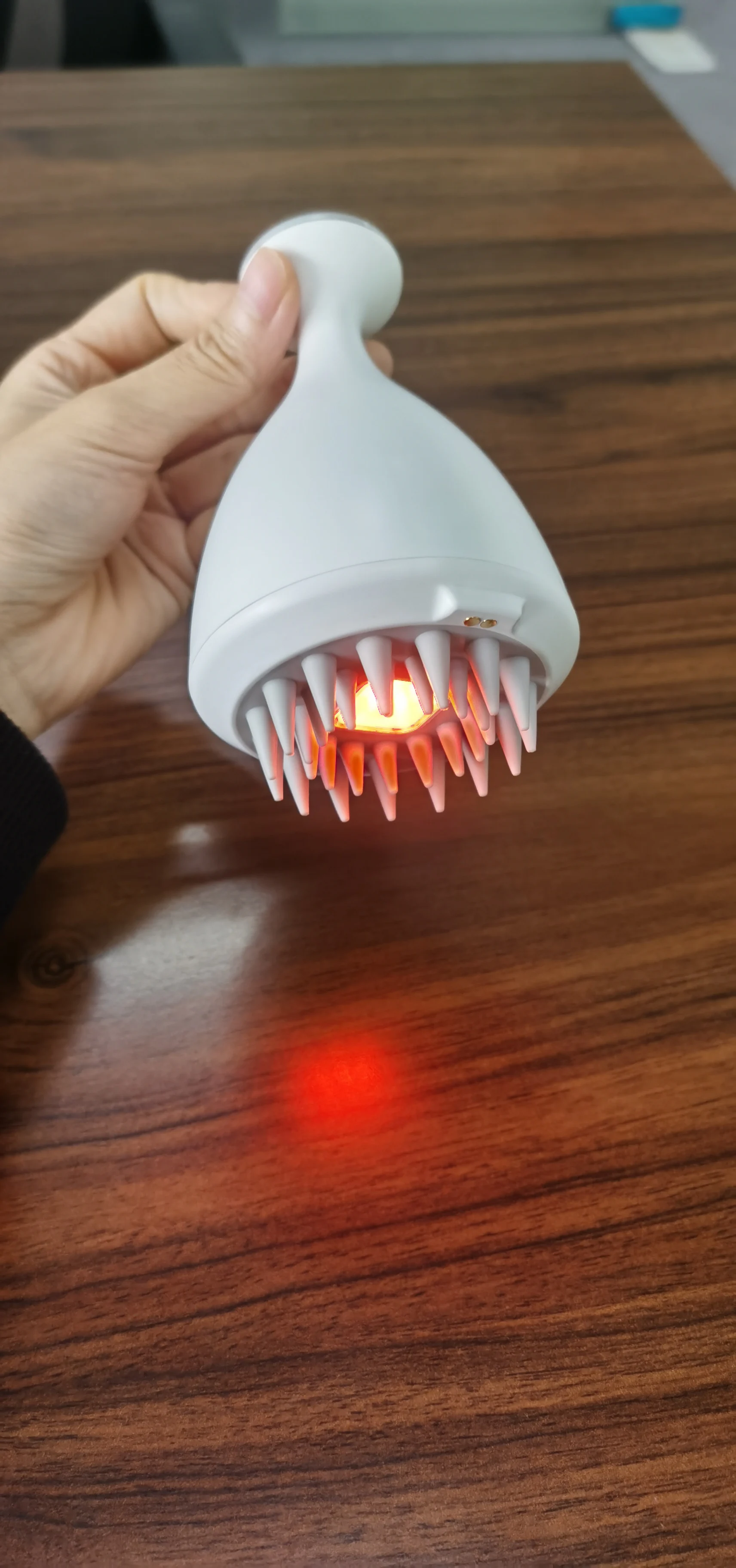 Wholesale head Care IPX7 Waterproof Vibrating Silicone Electric LED Head Neck Scalp Massager Smart Hand Held Scalp Massager