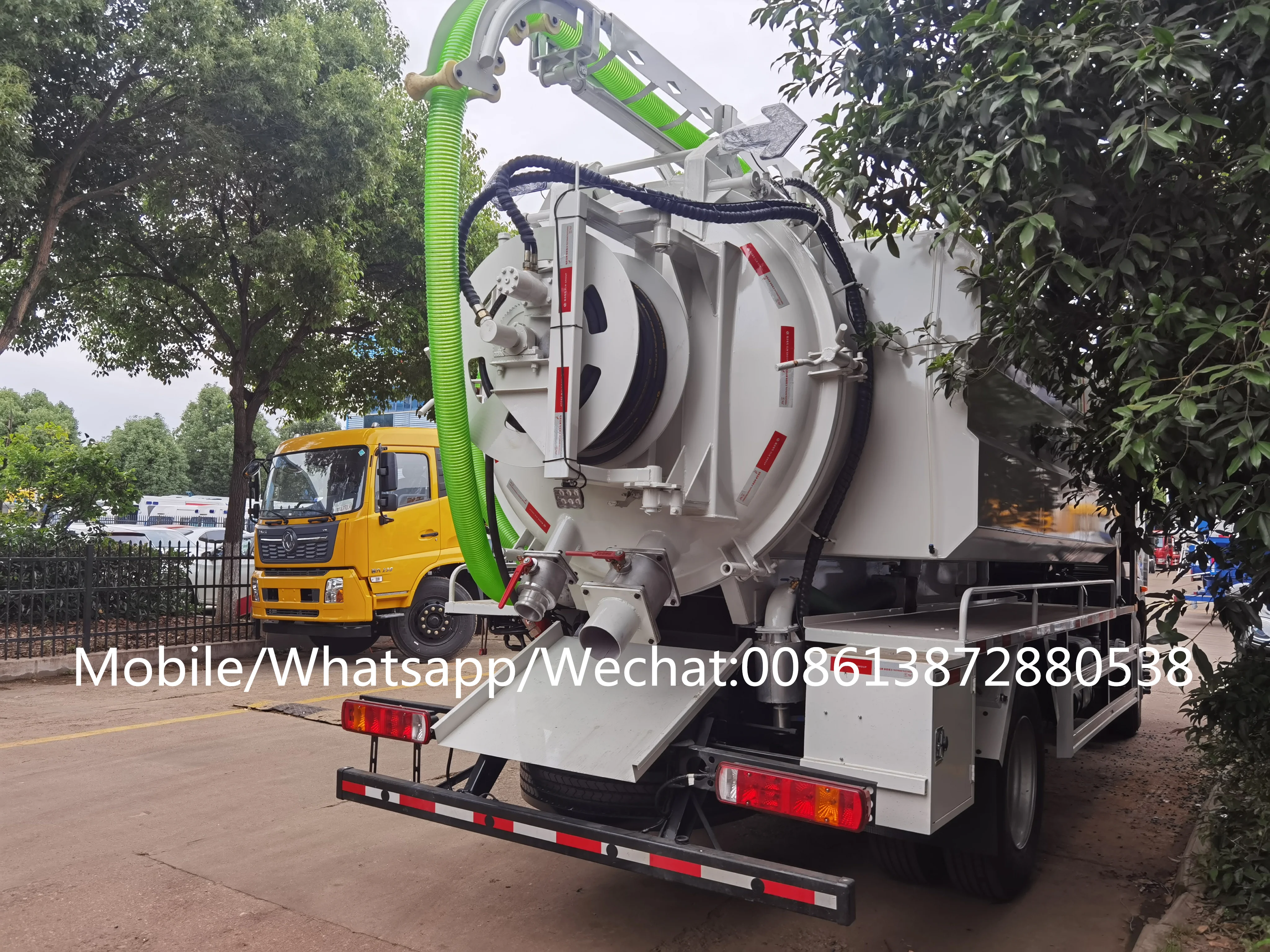 Foton Aumark 6 wheelers  high pressure washing(2000liters) and suction tank(8000liters) truck