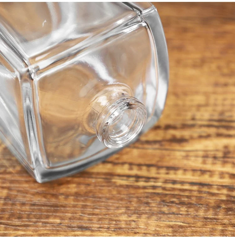 Low MOQ Modern Perfume Bottle 30ml 50ml 100ml Glass Perfume Spray Bottle Customized Perfume Bottle With Box