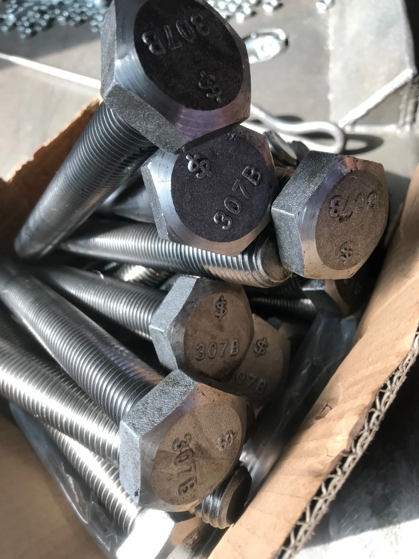 8,8 10,9 12,9 класс M6 M7 M8 оцинкованные болты и гайки с шестигранной головкой