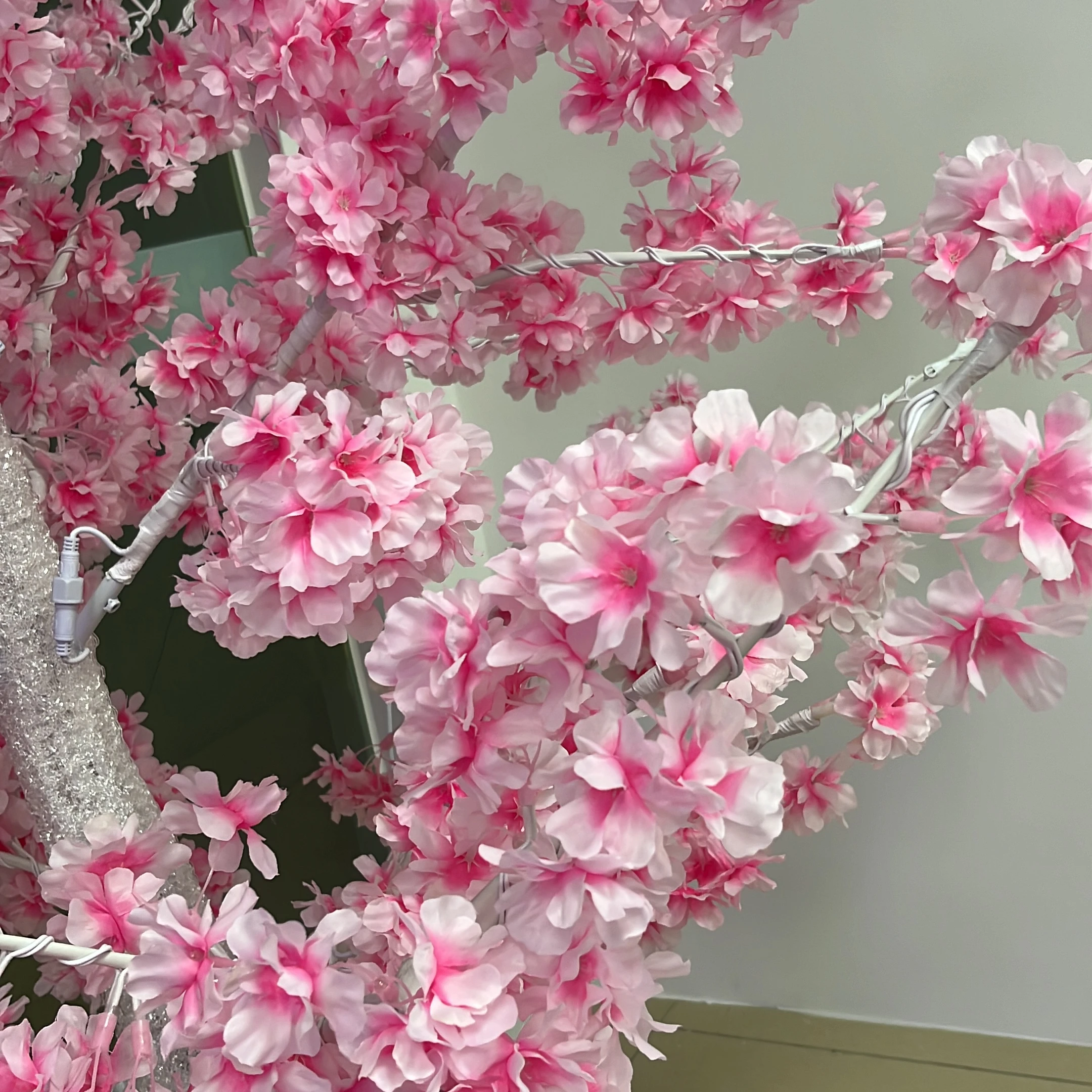 2.5m Artificial Cherry Flower Tree Light Indoor Outdoor Fabric Cloth LED Tree Light for Landscape Lighting and Decoration