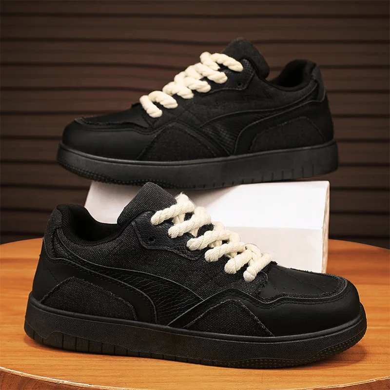 Black Skateboarding Shoes for Men and Women Fashionable Bread Casual Sports Shoes with Thick Soles Board Shoes