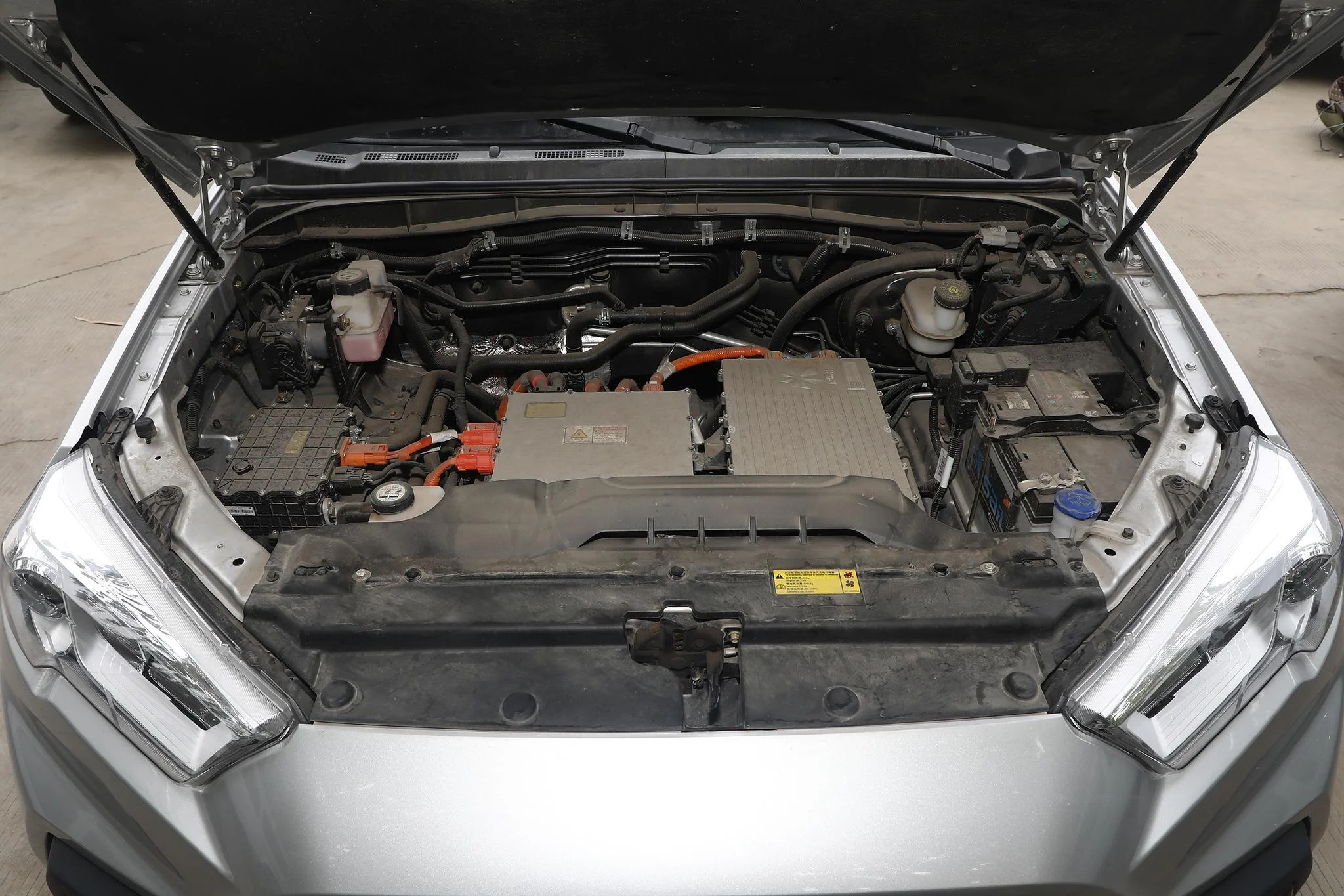 JMC Mid-Size Pickup Pure Electric 163 Horsepower Truck 4 Door 5 Seat Electric Truck With 100km/h Top Speed