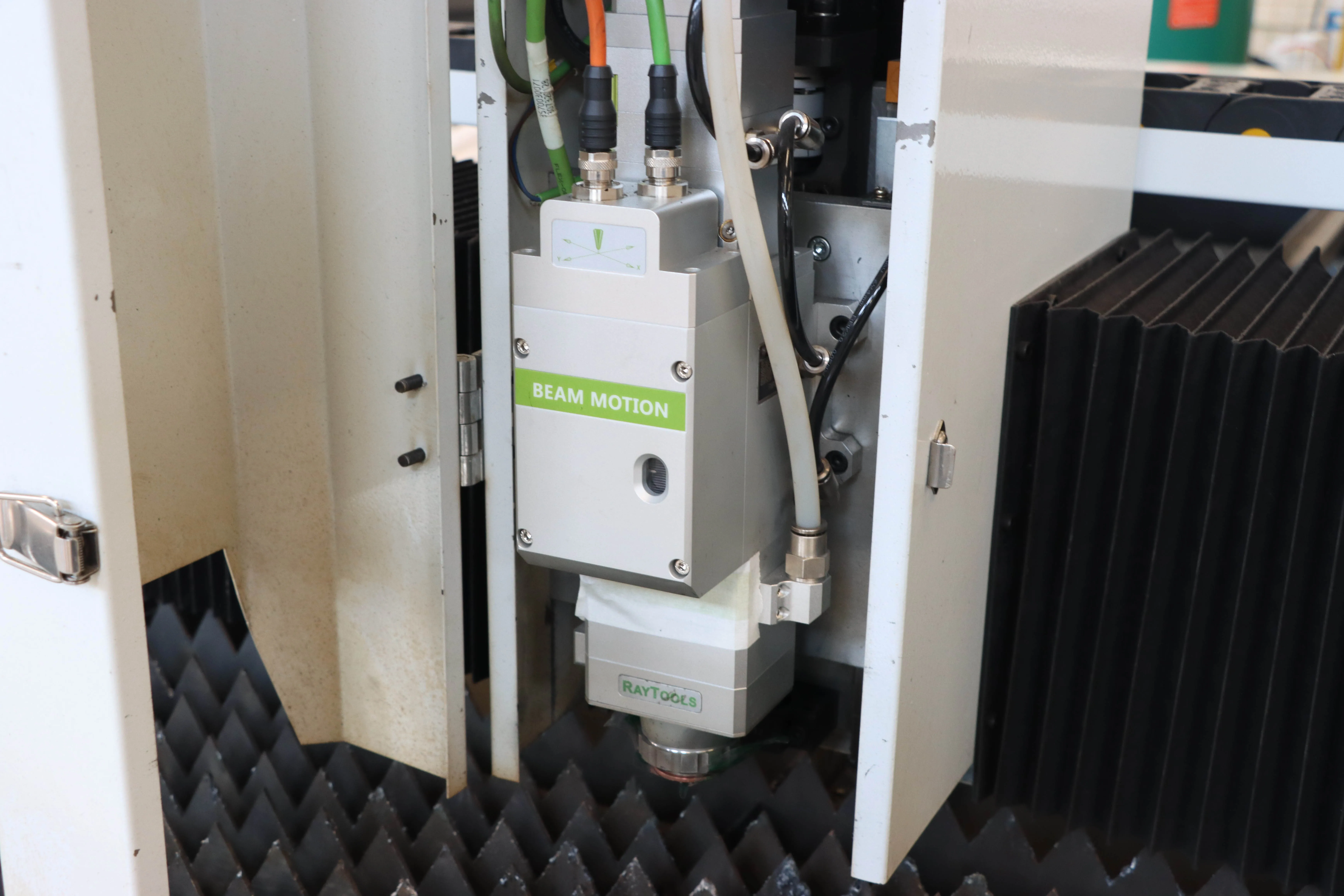 Fiber Laser Cutting Machine 1000W 2000W 3000w 4000w 1500*3000mm Cutting for metal Brass Copper Iron Carbon Cutting