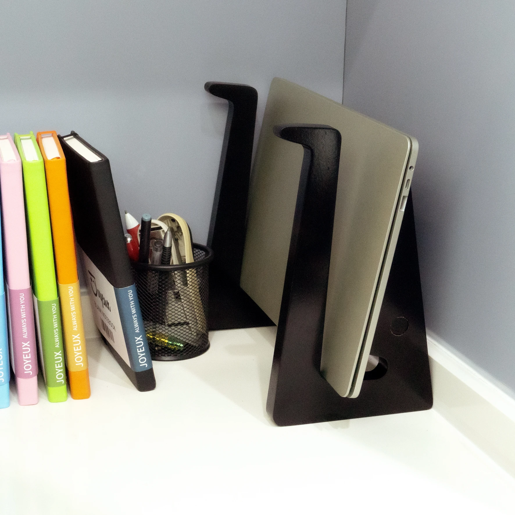 Cheap Portable Home Office Soportes Para Laptop Cooling Stand Foldable Lab Riser Eco-friendly Wooden Black Wood Laptop Stand