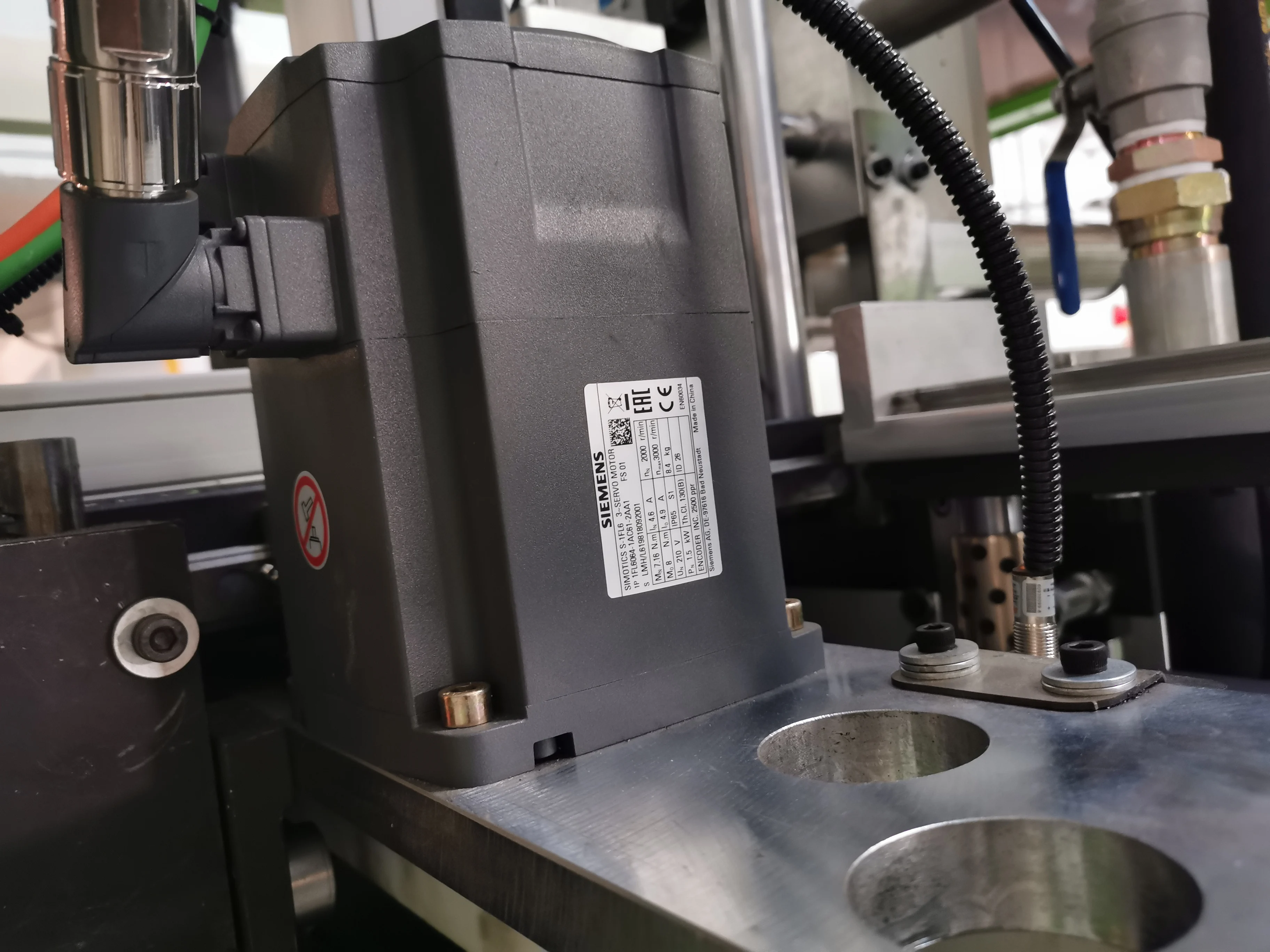 OGB-4SS Fast Speed Plastic Pet Bottle Making Machine For Lactic Acid Bacteria Drinks Bottles