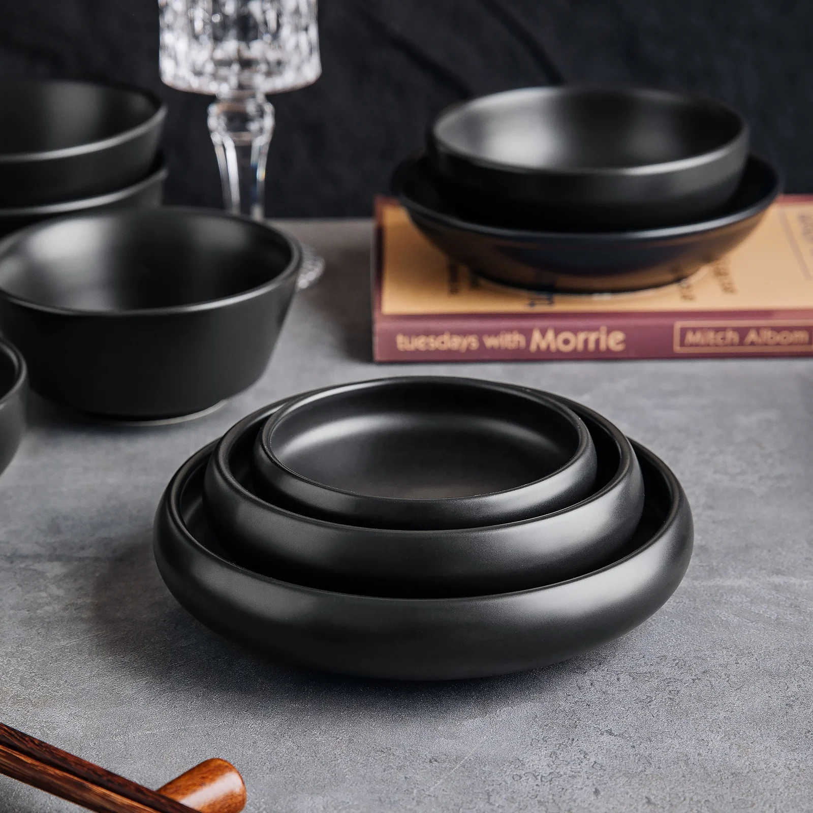Customized Black Matte Glazed Crockery Round Shape Porcelain Dish Bowl Deep Dinnerware Western Food Bowl Dish Set