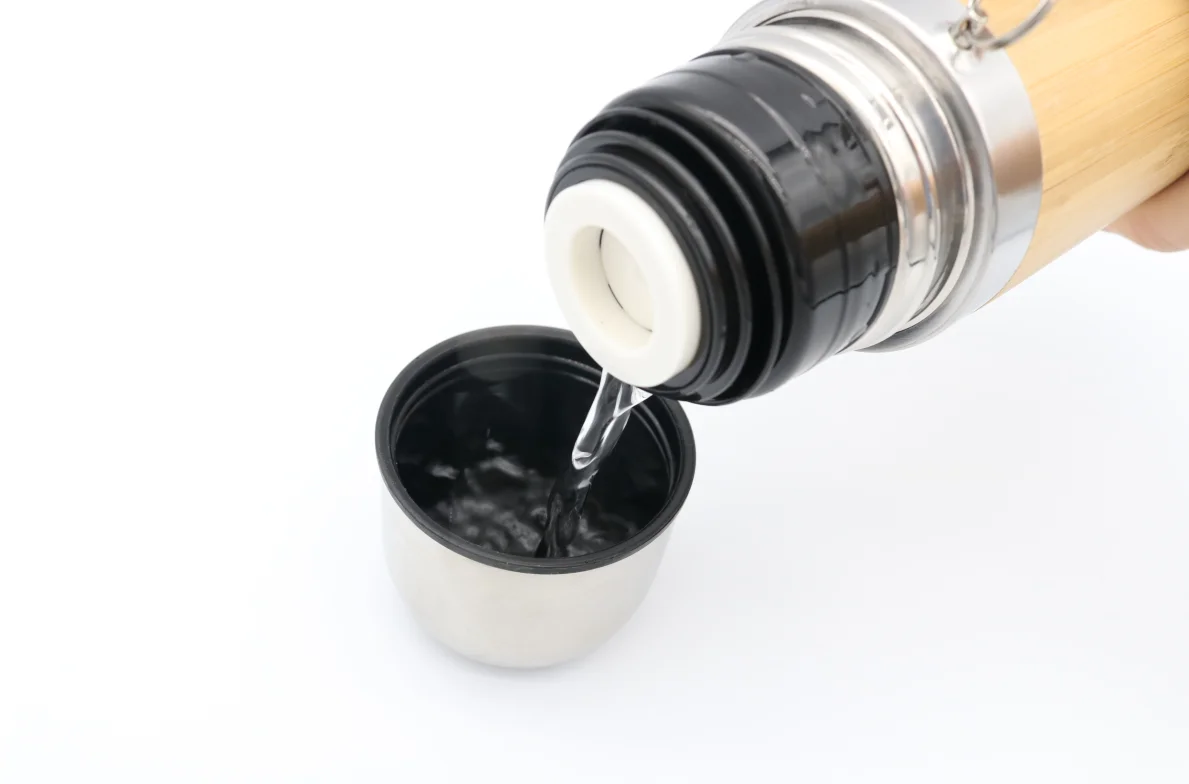 eco-friendly 500 ml stainless steel bamboo mug bullet shape vacuum flask with handle travel water bottle for hot