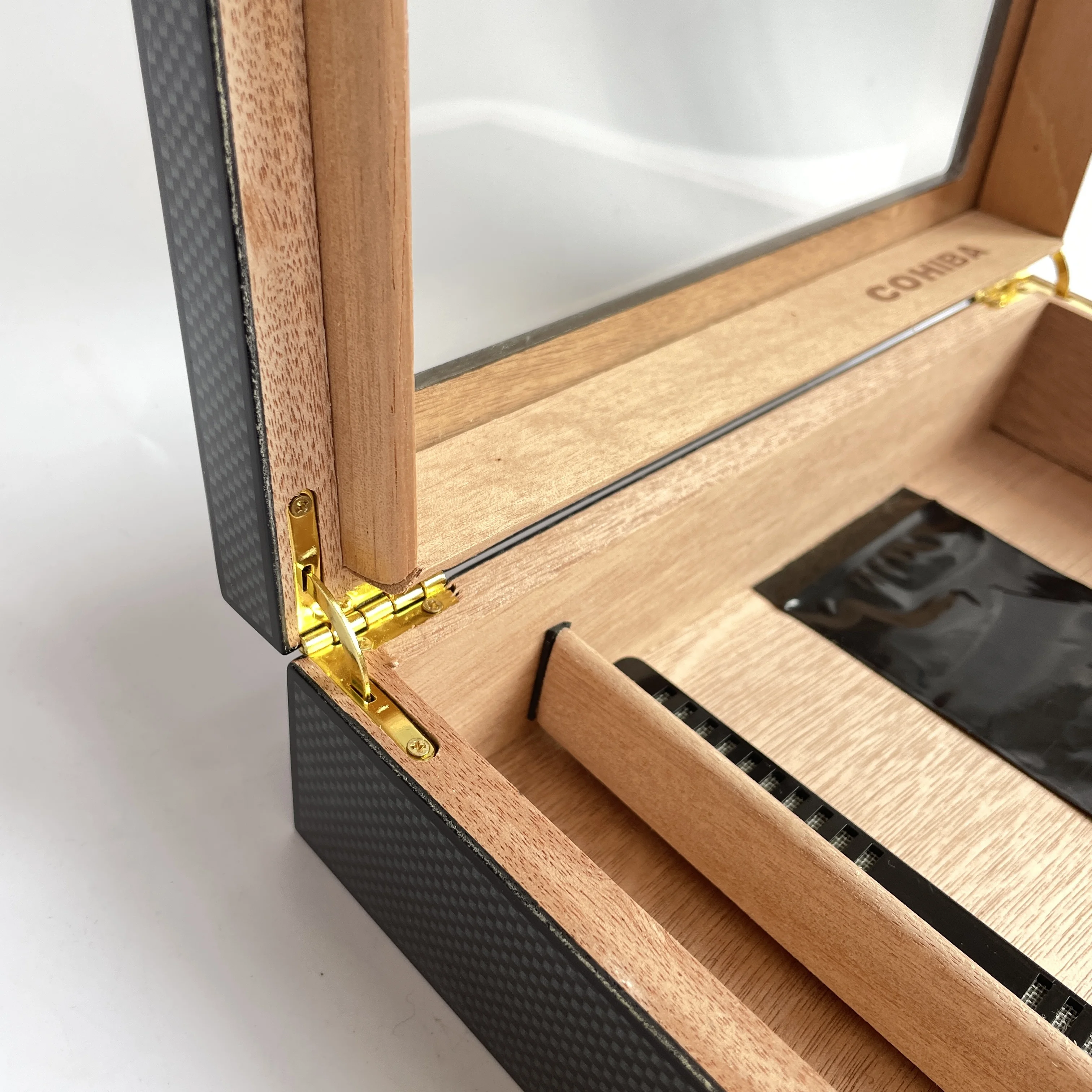 Wholesale Customized Branded Luxury MDF Black Wooden Storage Case Packaging For Cigar Box Humidor box.