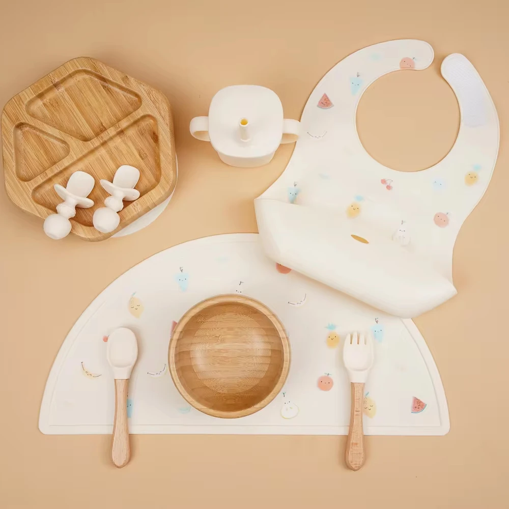 Factory Top Supplier Kids Dining Food Safe Kid Feed Set Suction Plate Bowl Snack Cup Baby Bibs Silicone Baby Feeding Set