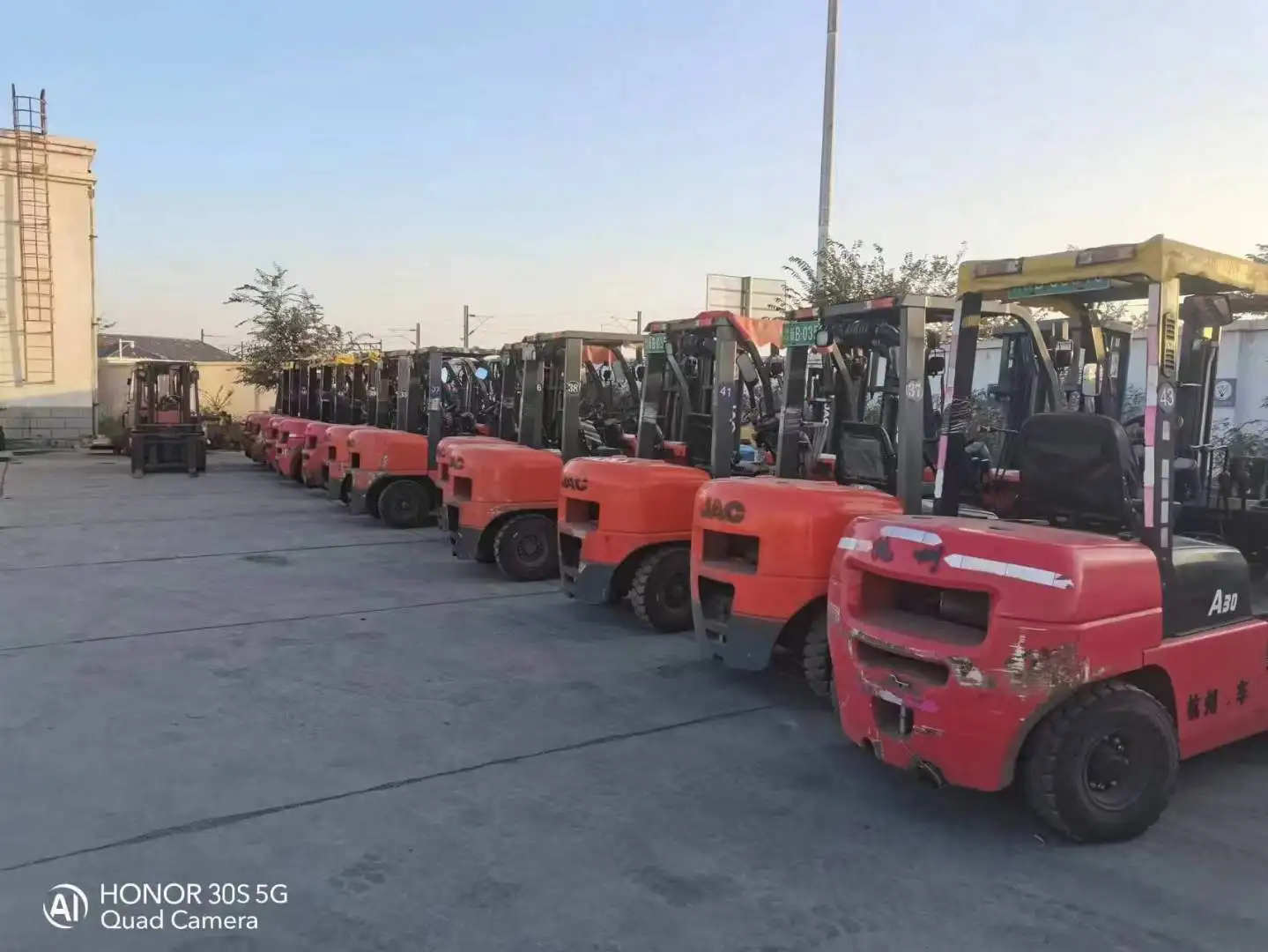 Second hand 7~8ton forklifts for sale Chinese big brand HELI high power construction equipment free dilivery