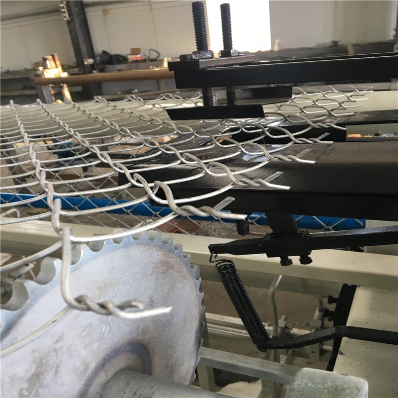Galvanized wire automatic chain link fence weaving machine cyclone wire mesh making machine
