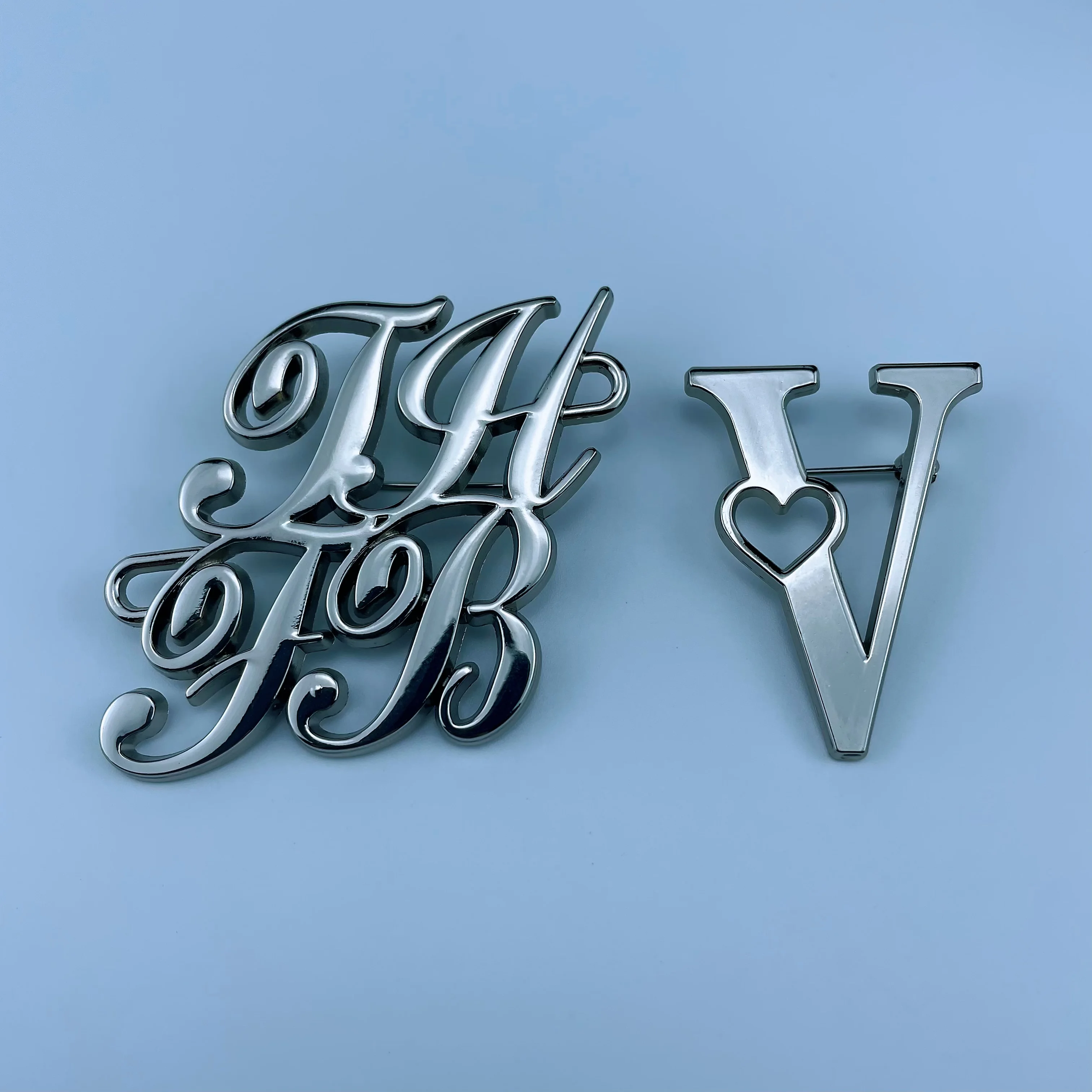 Metal Brass Lapel Pin Brooch Sewing Accessories for Clothing Dressmaker Pins Skull Design Collar Stays Rhinestone Buttons