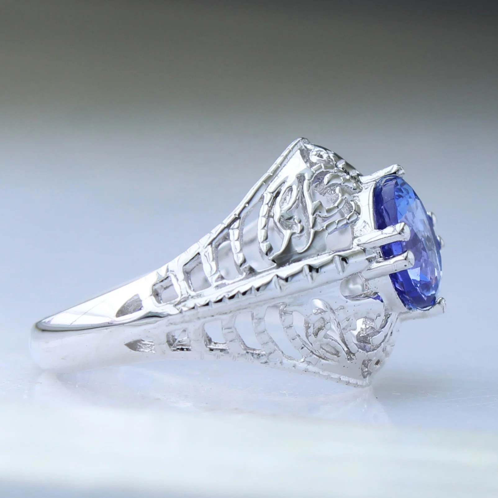 Best Fashion Trendy Jewelry Beautifully Designed High Quality Design 925 Sterling Silver Ring with Tanzanite