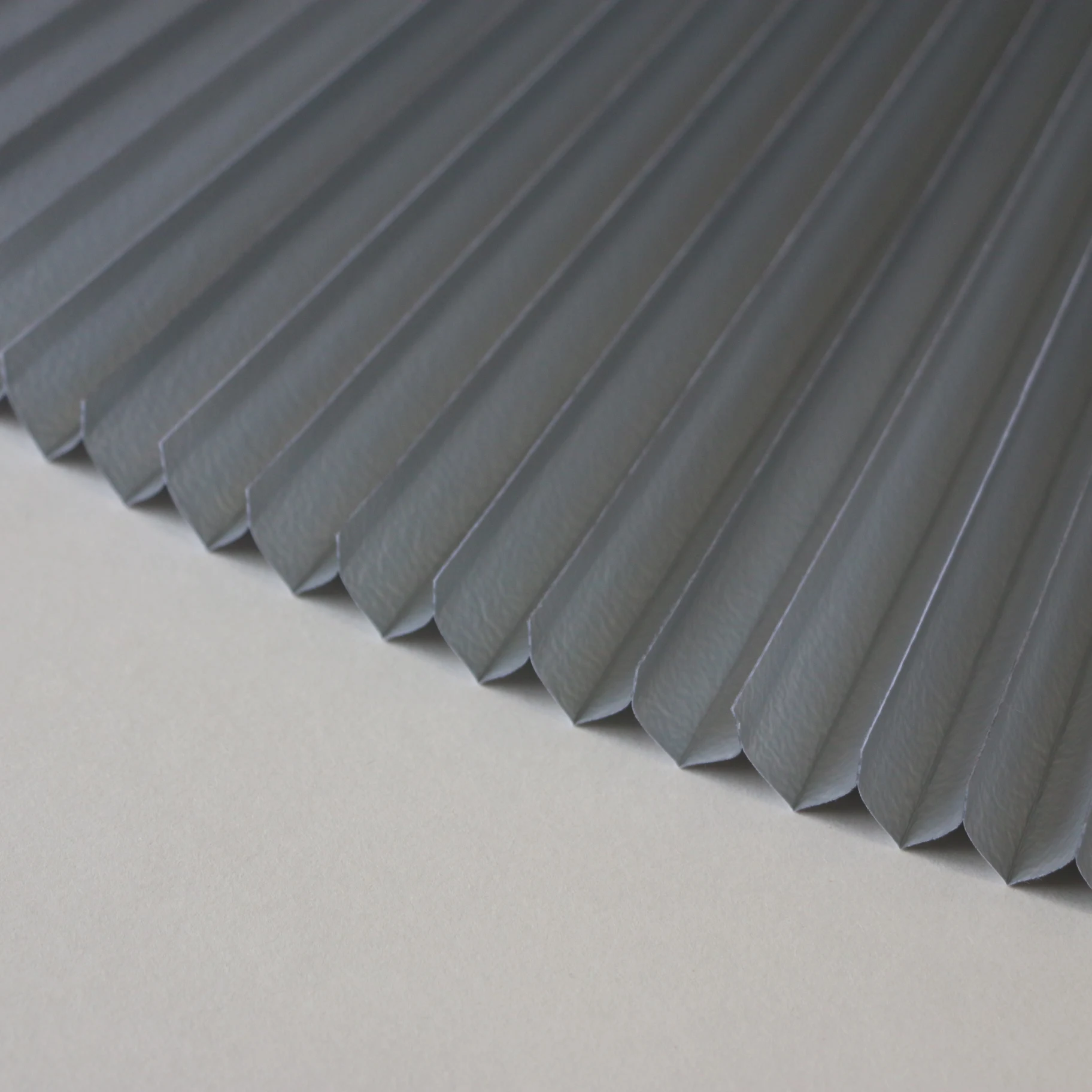 Durable and UV resistant pleated fabric for luxury home decoration curtains