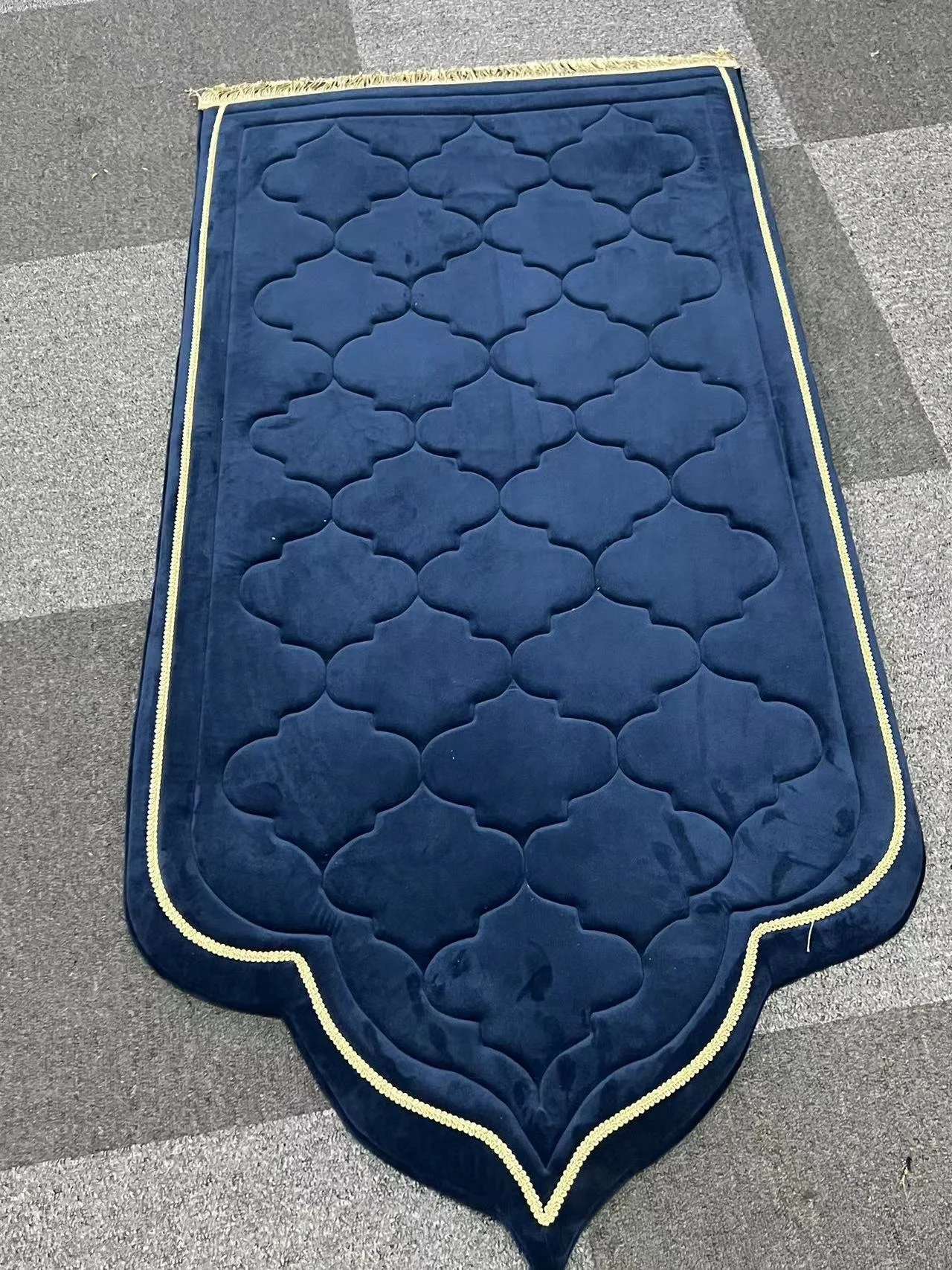 New design Thick  High Quality Soft Velvet Material  embroidery  Pattern Foam  Sejadah Prayer Mat for Muslim