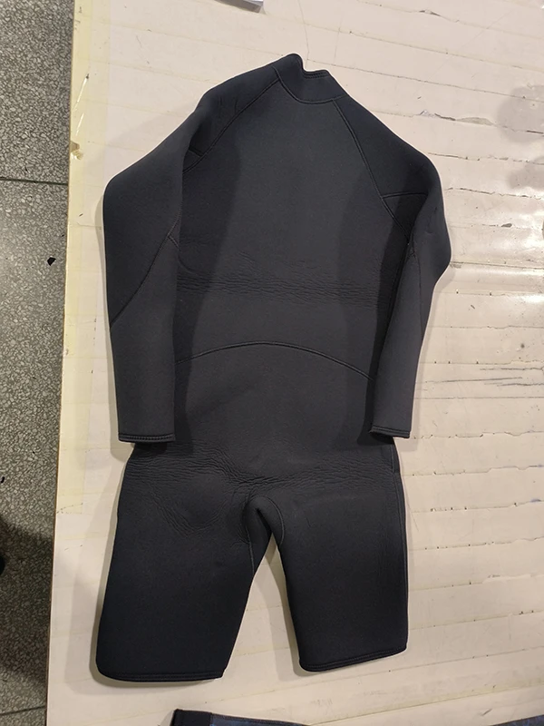 Hot selling 9MM thickness diving suit front zipper wetsuit and romper CR neoprene wetsuit soft and warm diving suit