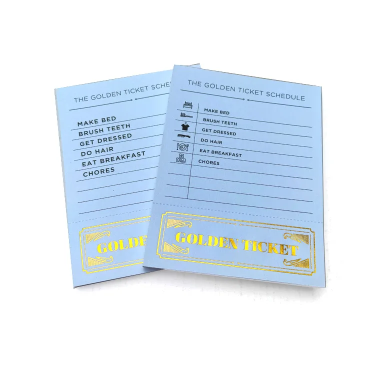 Маленький перфорированный ежедневник-планировщик с логотипом из золотой фольги