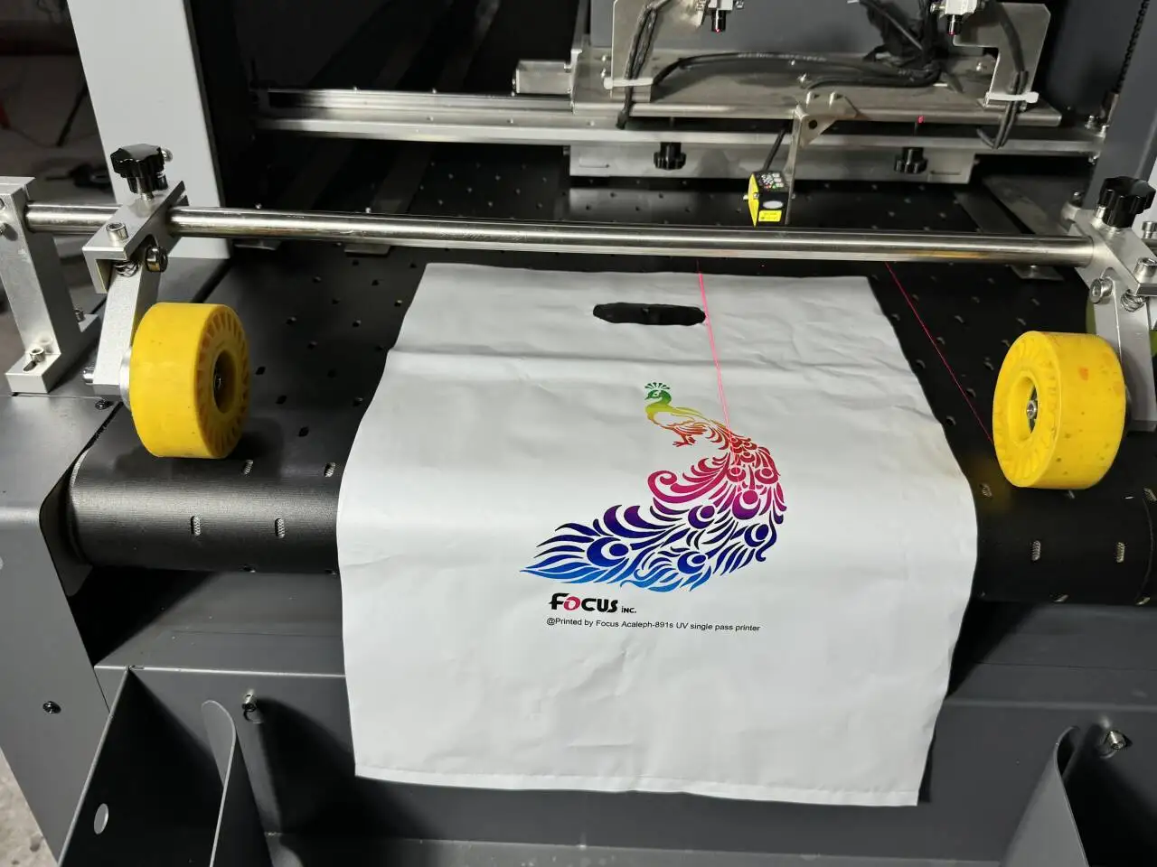 Focus UV Single Pass 60cm Conveyor Printer with 20pcs Printhead Vacuum Table Feeder Printing Machine
