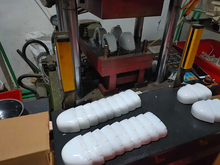 
EN 12568 Plastic(Injection) Toe Caps with Strip for Safety Shoes 522/443/604/2110 