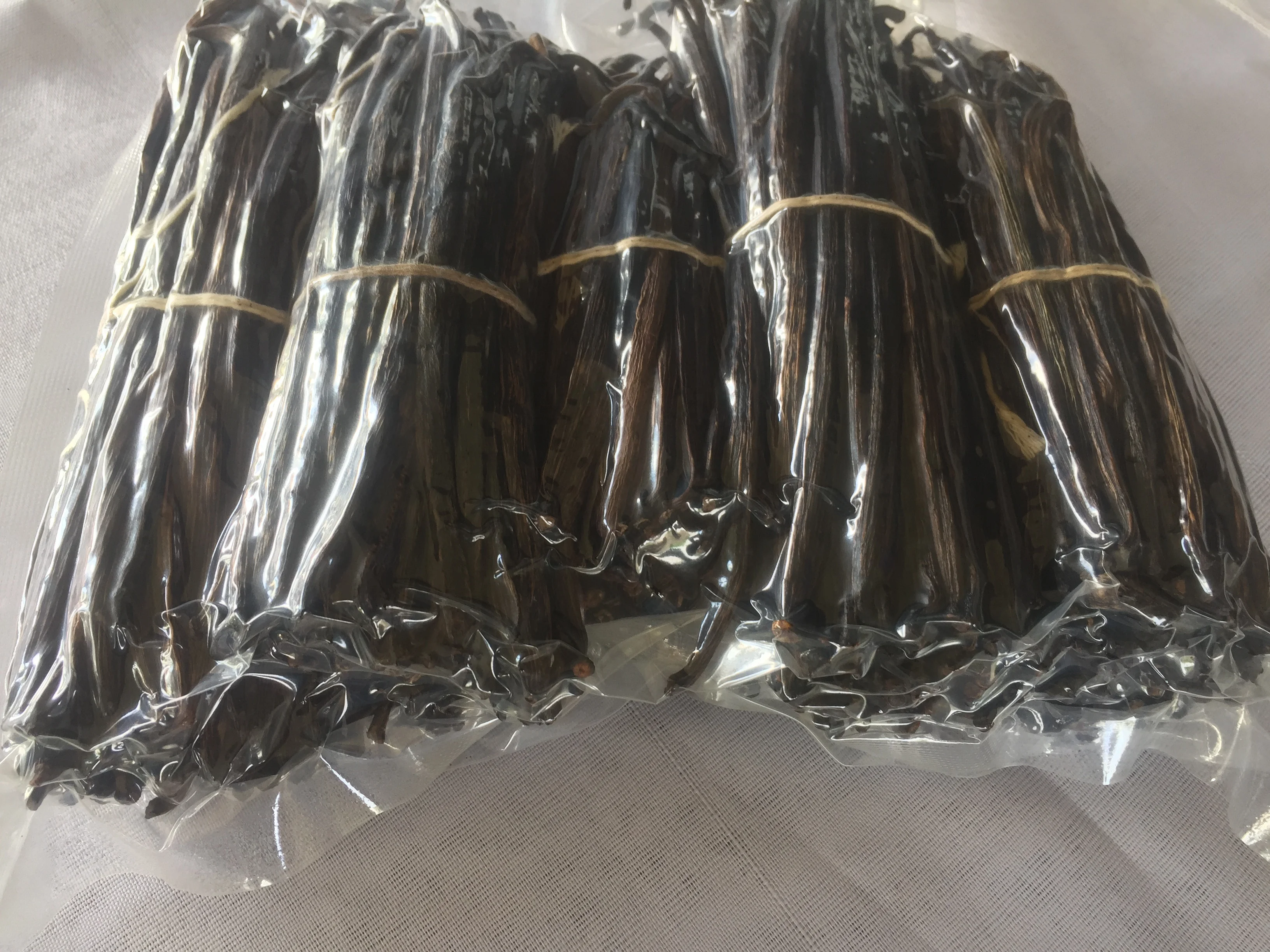 
RENDAH GRADE-3 14-15 CM PLANIFOLIA VANILLA BEANS for EXTRACTION Hot Selling Indonesian Best Quality Bourbon with Best Price 