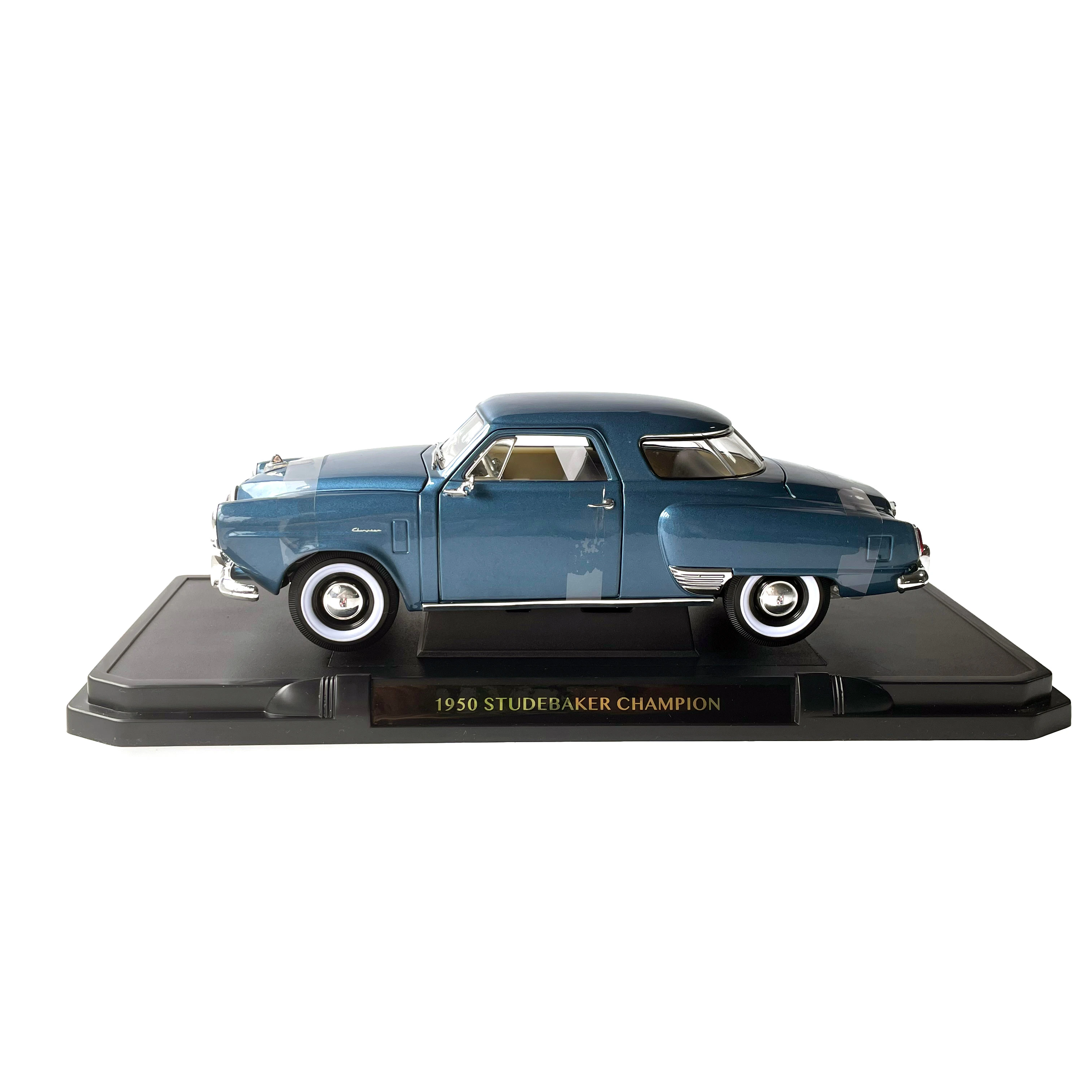 High Quality 1/18 Scale Die-Cast Zinc Alloy and Plastic 1950 Studebaker Champion Vintage Car Model Metal Toy with Stock