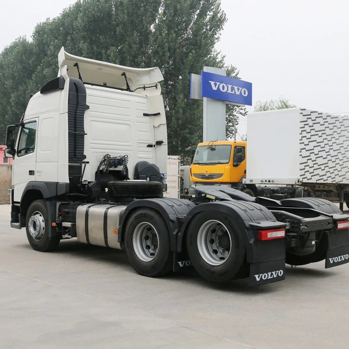 Низкая цена распродажа правая головка прицепа 6x4 тягач грузовик volvo б/у