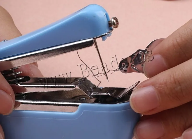 Wholesale Plastic Mini manual Sewing Machine with Iron Random Color 527023