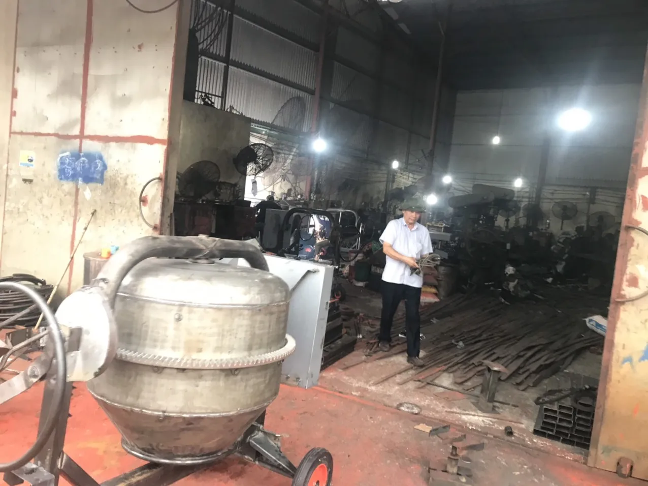 Strong portable good for user manual concrete mixer mini truck cement mixers export in Mexico three wheels thickness 3.0mm