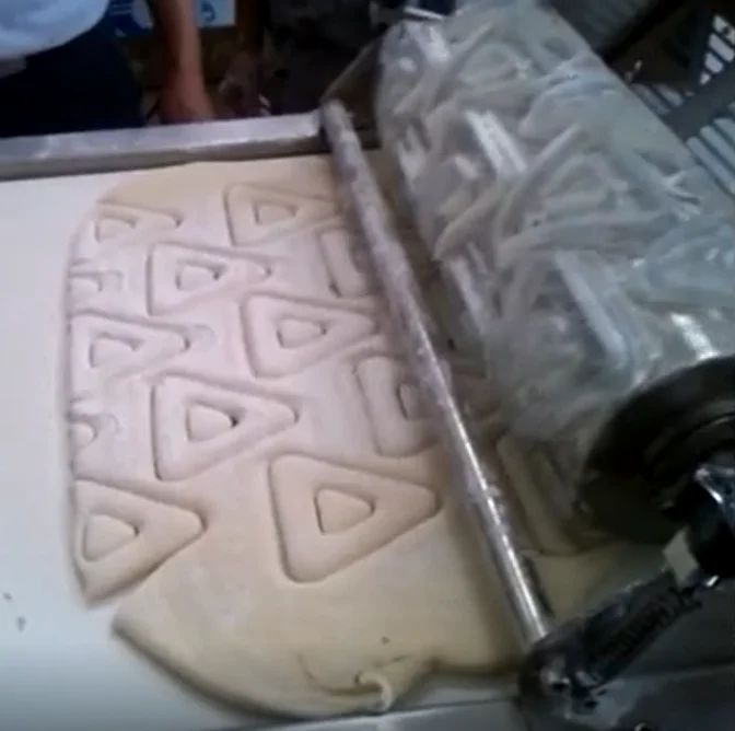 High Quality Automatic Yeast Raised Donut Cutter Machine with CE