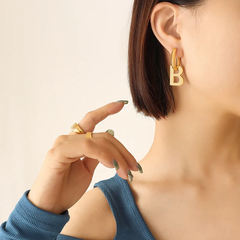 Waterproof Luxury Personality Wholesale 316L Stainless 18K Gold Plate Letter B Huggie Earring For Girls