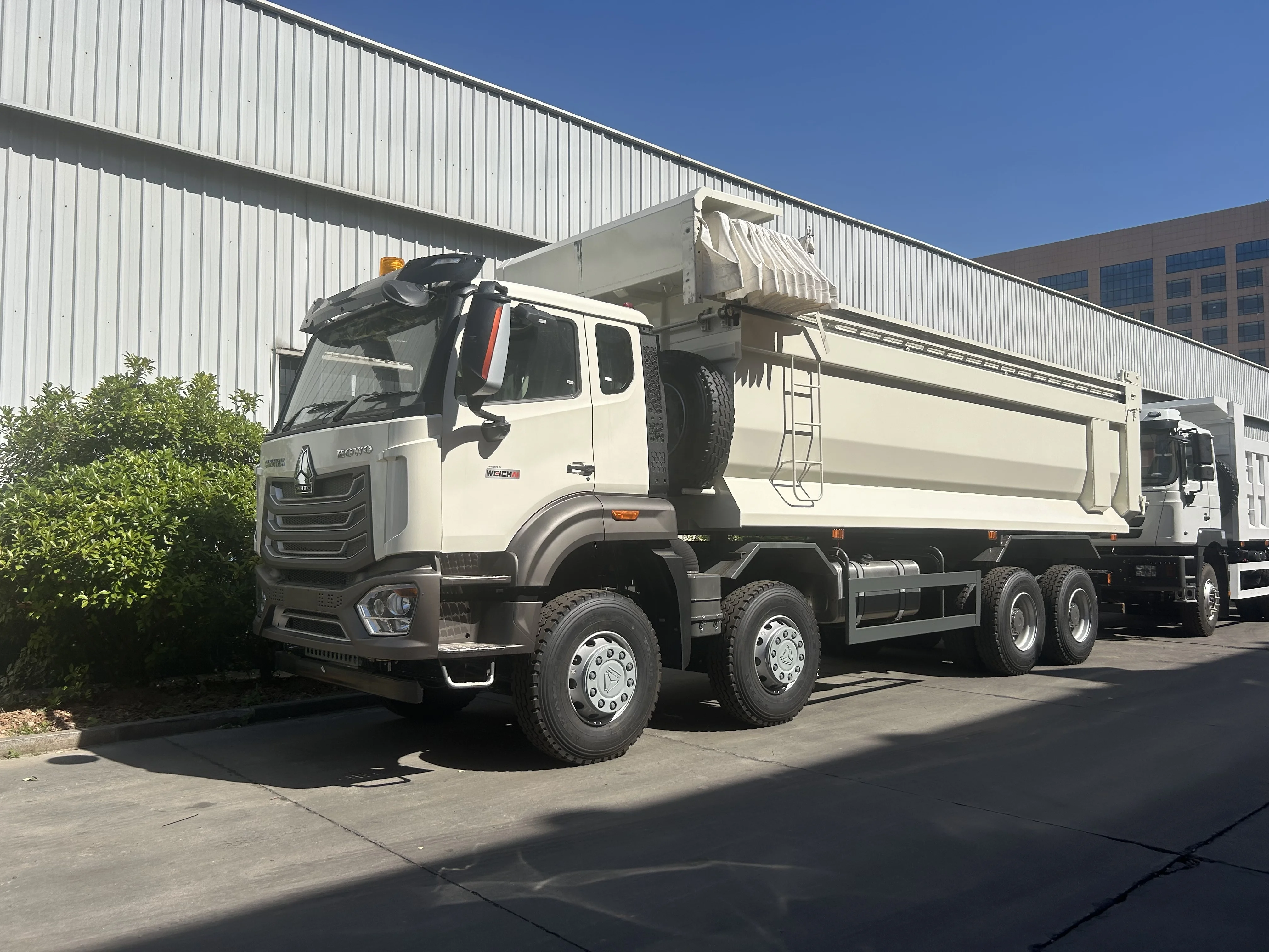 Hot Sale Brand New China HOWO SINO TRUCK 12 Wheeler 30 Cubic Meters 40tons 8x4 Dump Tipper Truck Big Loading in Mining