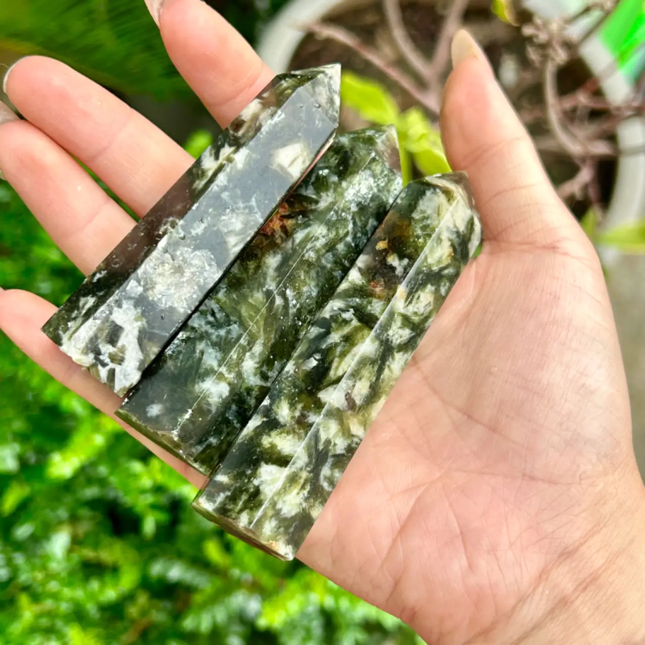 Wholesale Fanshi High Quality Green Lepidolite Natural Crystal Healing Stone Polished Mica Kmaite Mascot Pillar Home Decoration