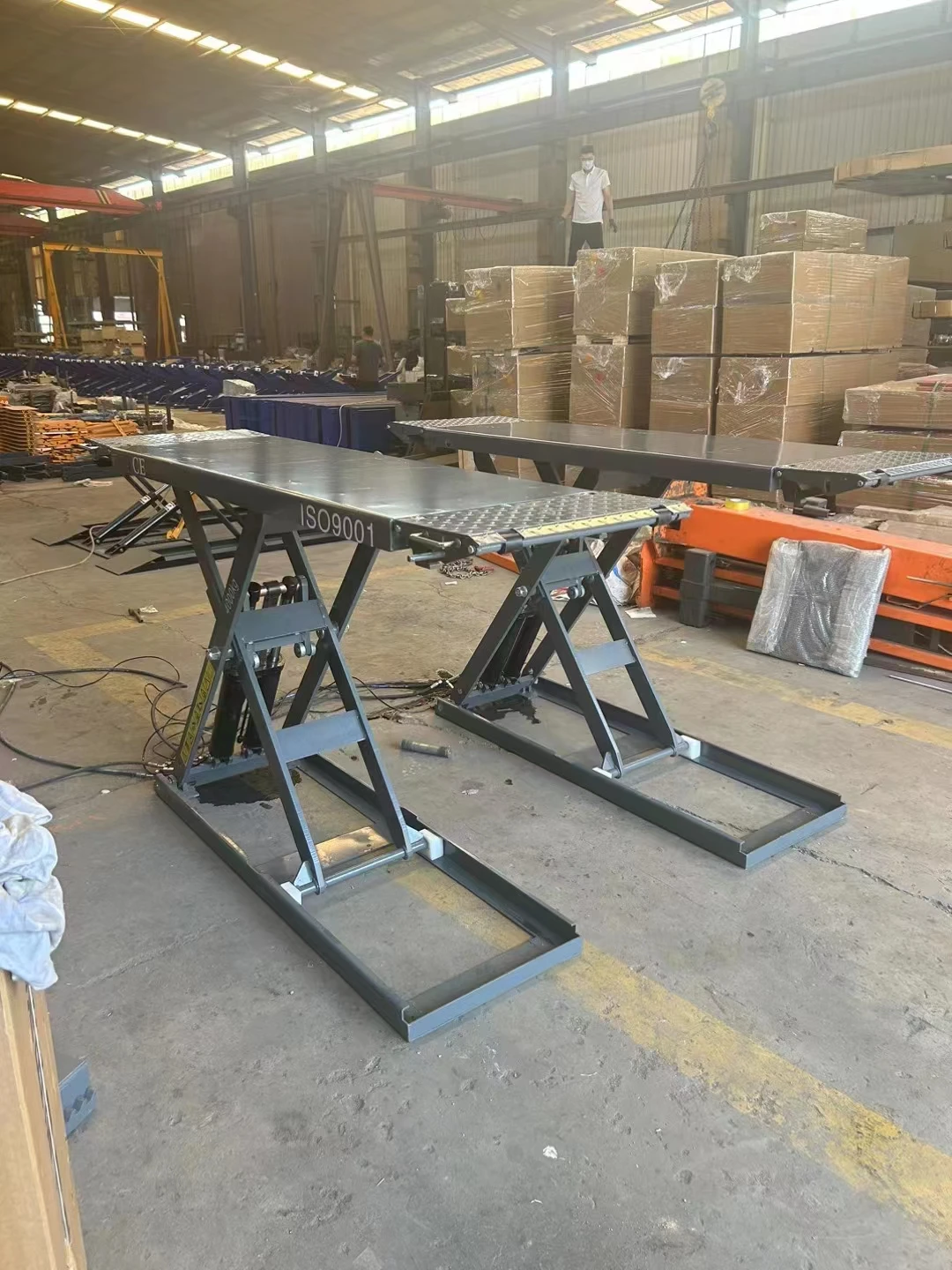 Factory Direct Sale Mid Rise Scissor Car Lift 4 Ton Hydraulic Garage Car Lift