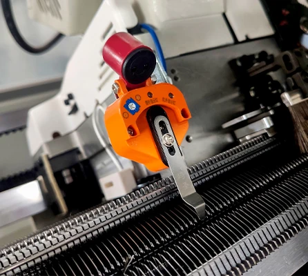 TWH OEM factory cheap price 3 system flat sweater knitting machine 10 gauge school uniform computerized flat knitting machine